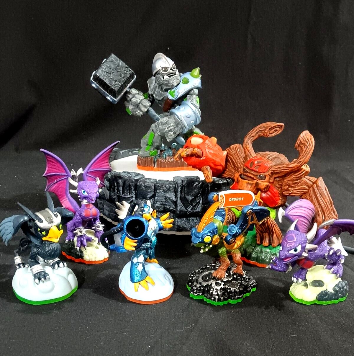 Skylanders 2- Giants, 5 Smalls & Color Changing Light Base W/ USB Cord