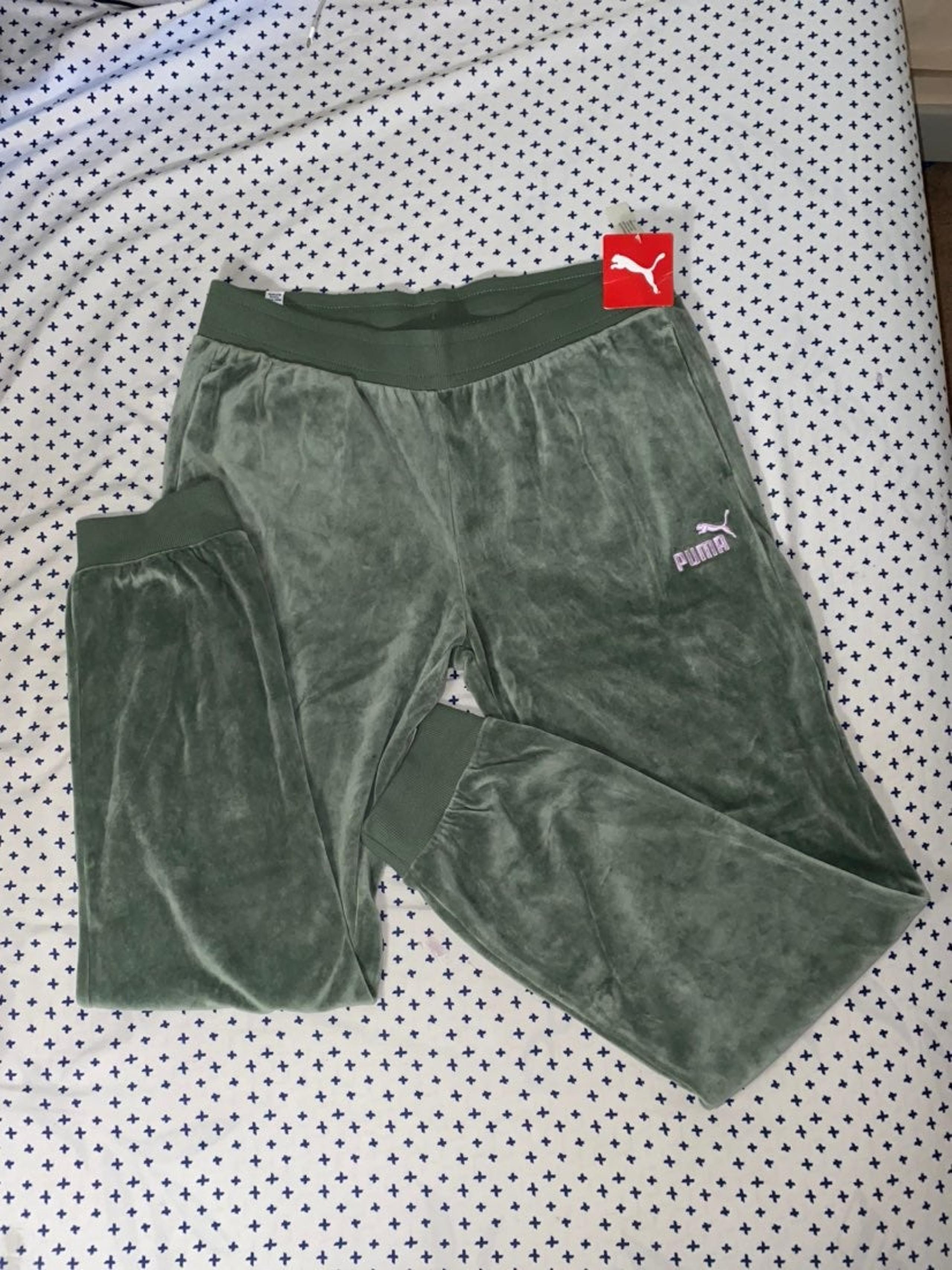 PUMA Velevt Sweat Pants