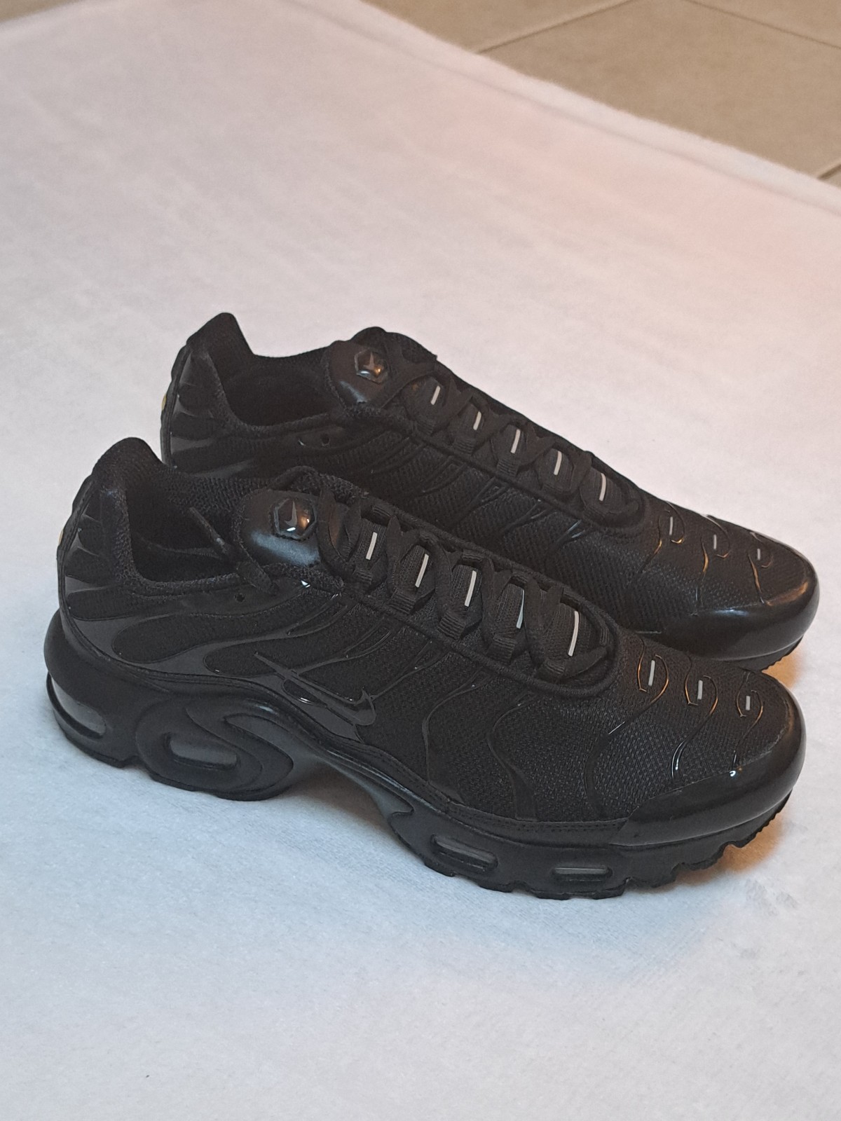 Nike Air Max Plus (GS) - Women's size 8.0 / GS 6.5Y