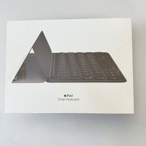 Apple iPad Smart Keyboard MX3L2LL/A, Model: A1829 Supports 7th,8th, and 9th Gen