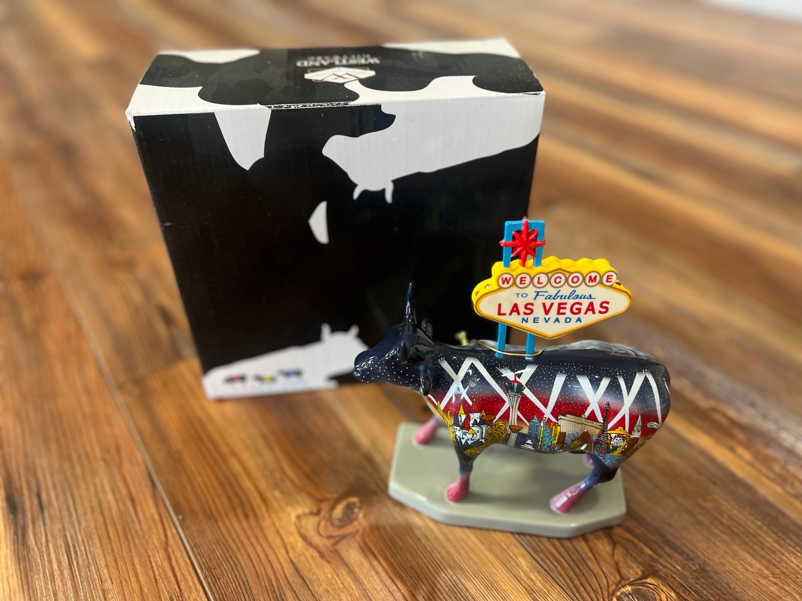Cow Parade “Welcome to Fabulous Las Vegas” Ceramic Figure #7326 2003 Retired