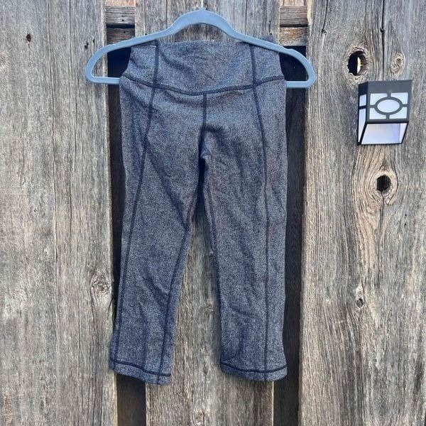 Lululemon Pants Women size 2 Gather Crow Crop II Heathered Herringbone Black Gra