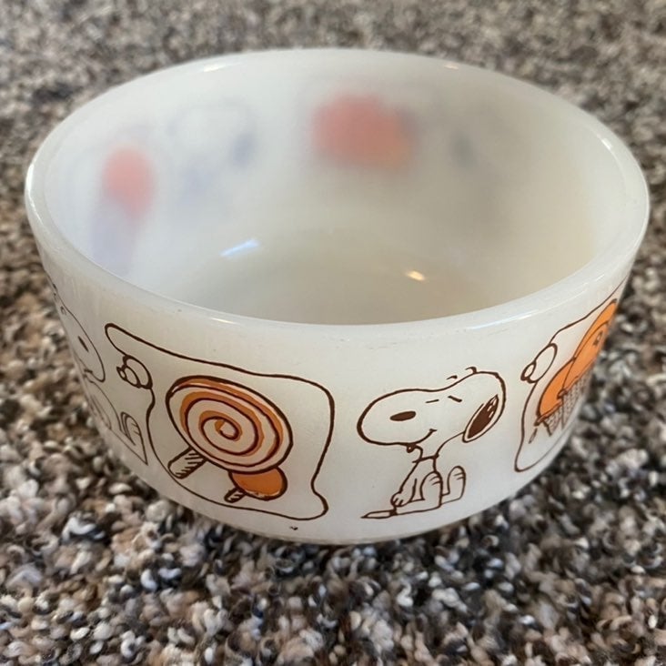 Vintage Snoopy Anchor Hocking Fire King Sweet Dreams Bowl