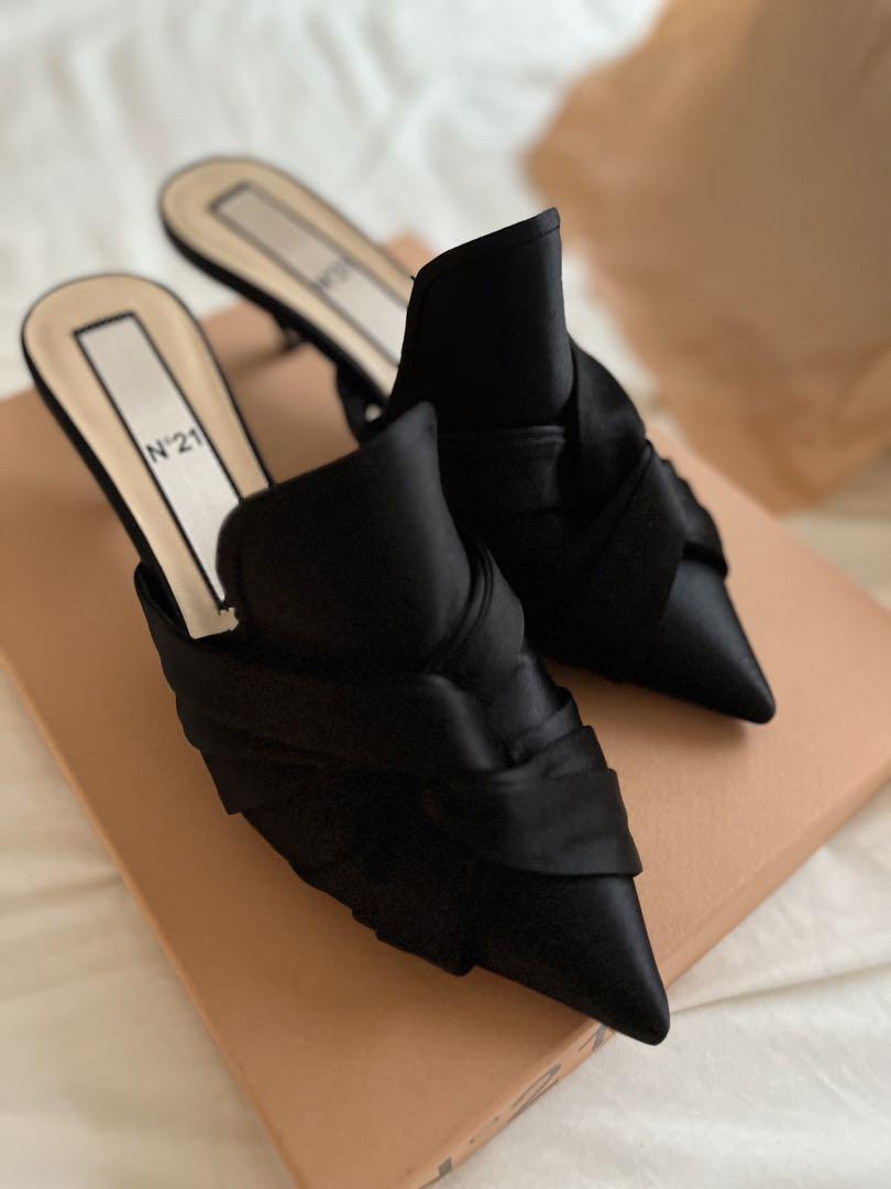 Item name: Numeroventuno number 21 silk mules Price: ¥160,000 Brand new Manolo Sergio