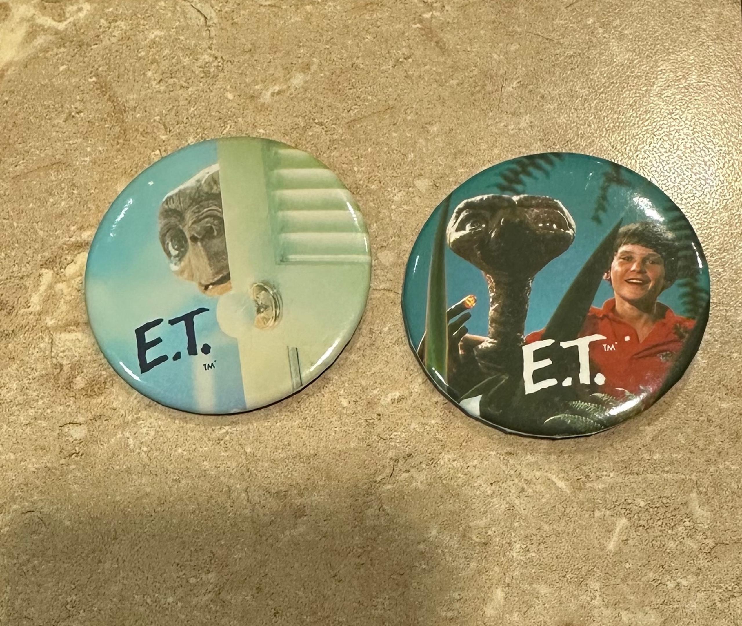 VTG 1982 E.T. Button Pin Lot of 2 Bundle Vintage Universal Studios Movie