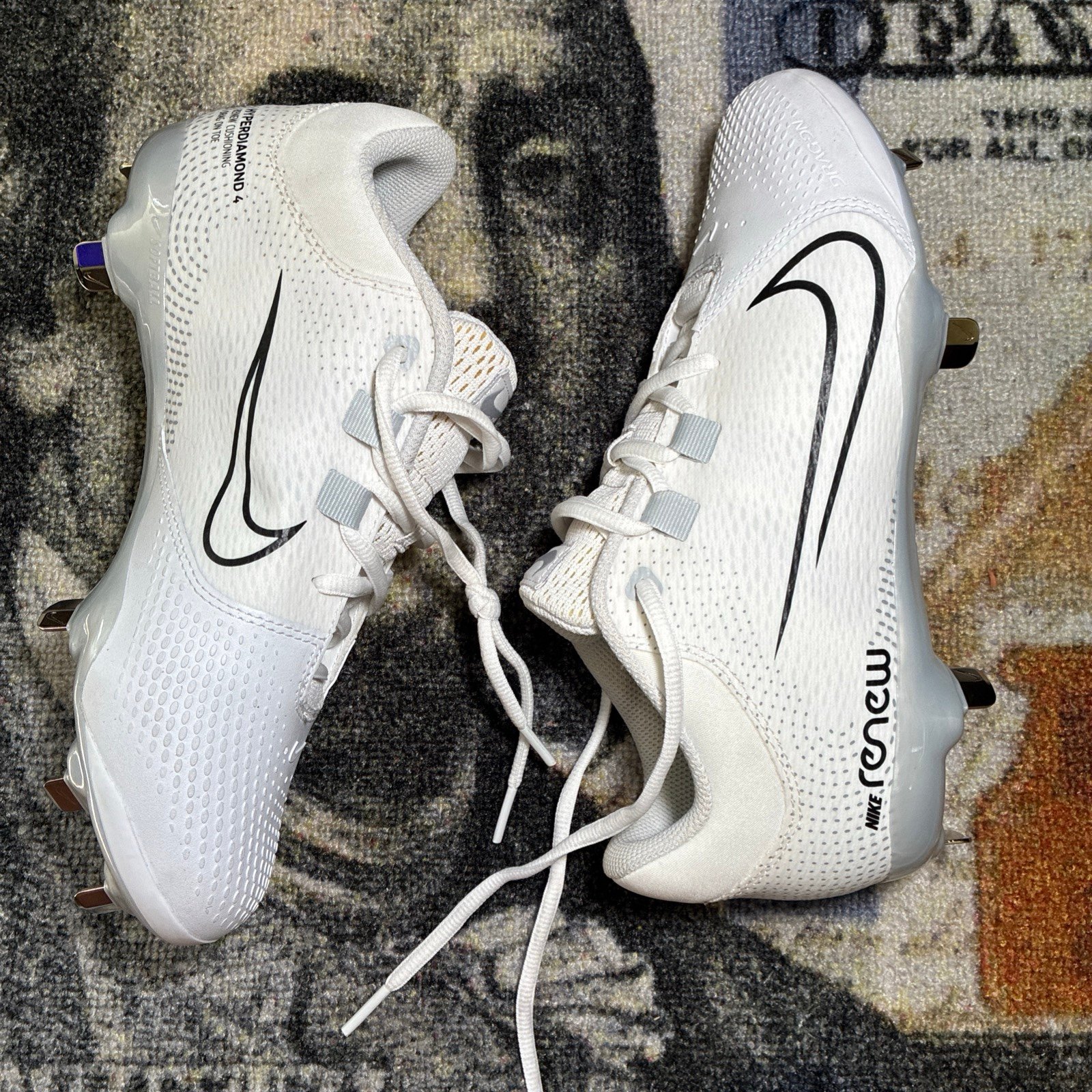 Nike Hyperdiamond 4 Pro Softball Cleats White and Black Woman Size 8 CZ5920-102