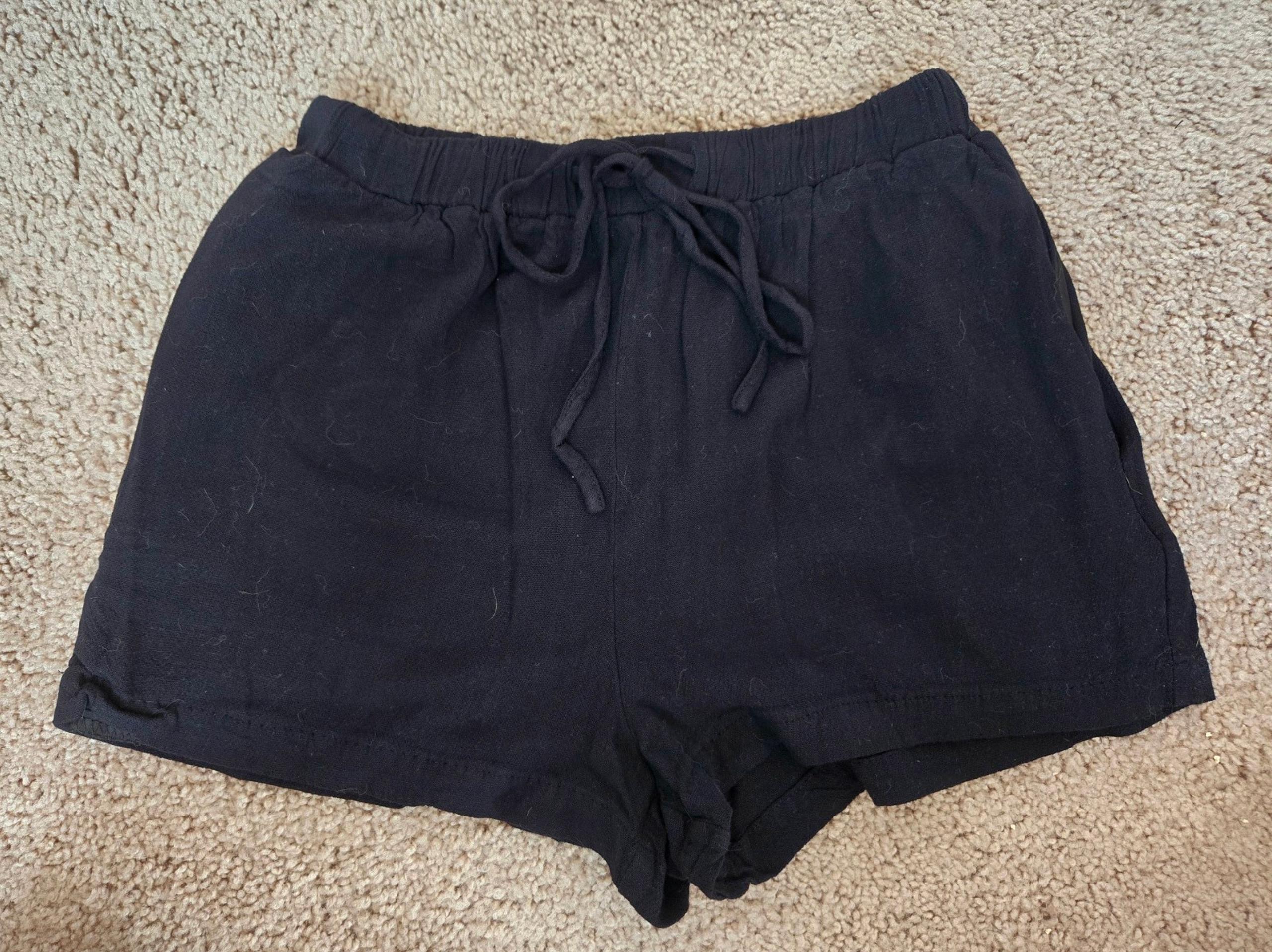 Forever 21 Women's Black Tie-Waist Shorts with Pockets Size XS