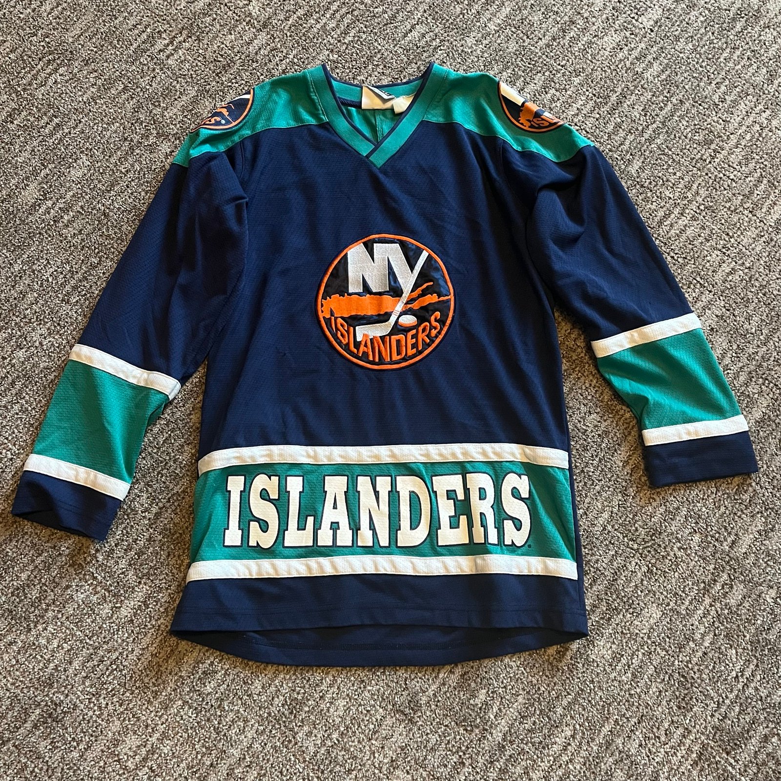 New York Islanders hockey jersey, Boys XL 16, vintage