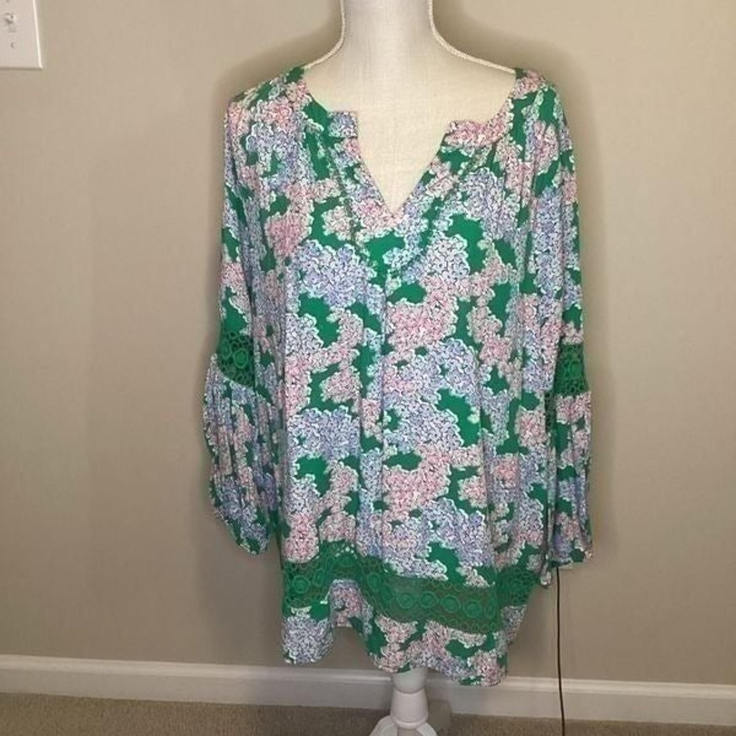 NWT Ladies Crown & Ivy Puff Sleeve Floral Top XL