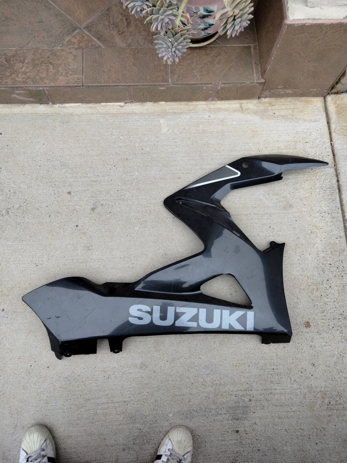 SUZUKI GSXR 1000 Right side under cowling case cover 94471-41G00