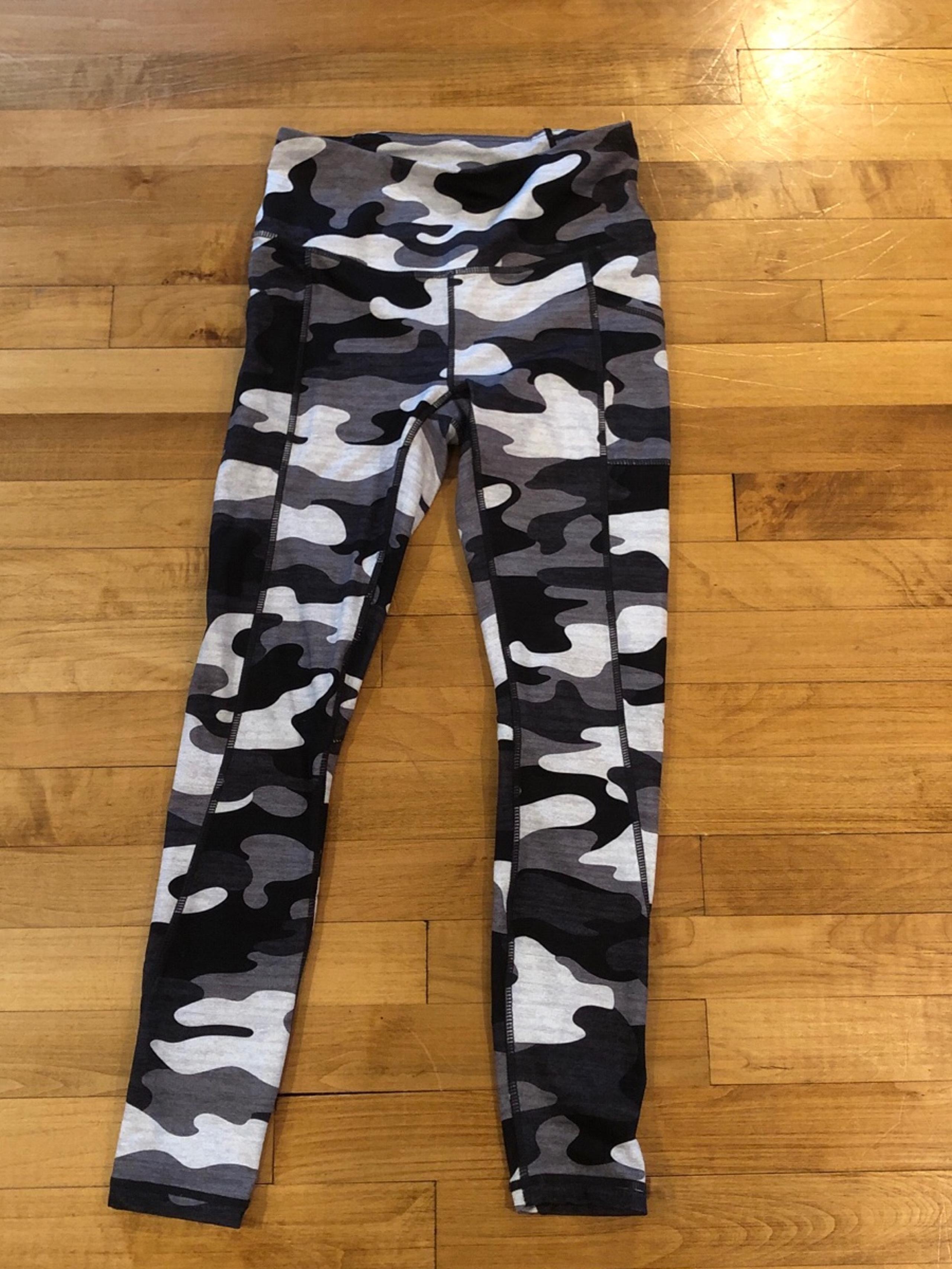 Reebok athletic leggings / yoga pants women’s  size S