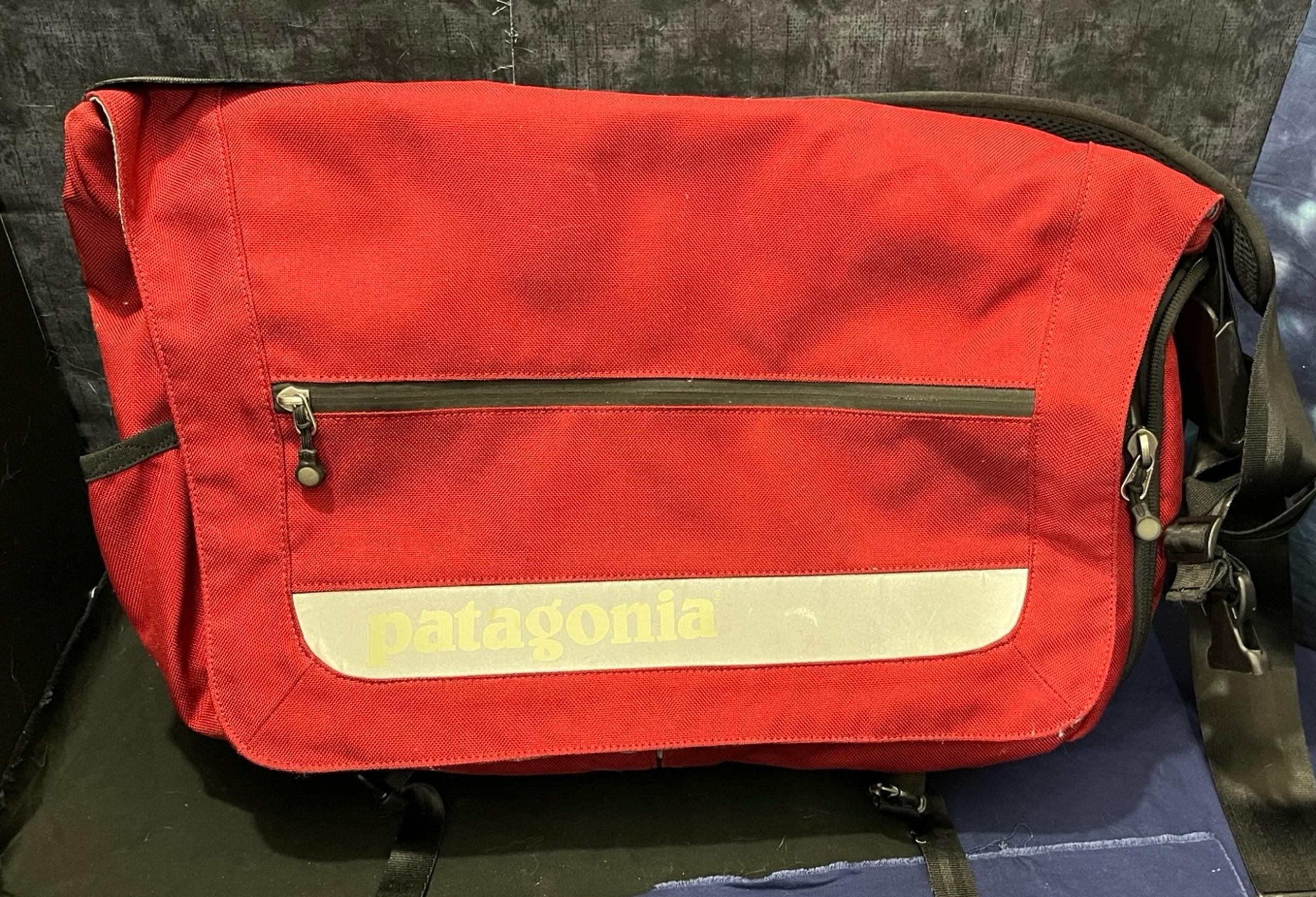 Patagonia Red Canvas Messenger laptop bag Flat Handles Adjustable ShoulderStrap