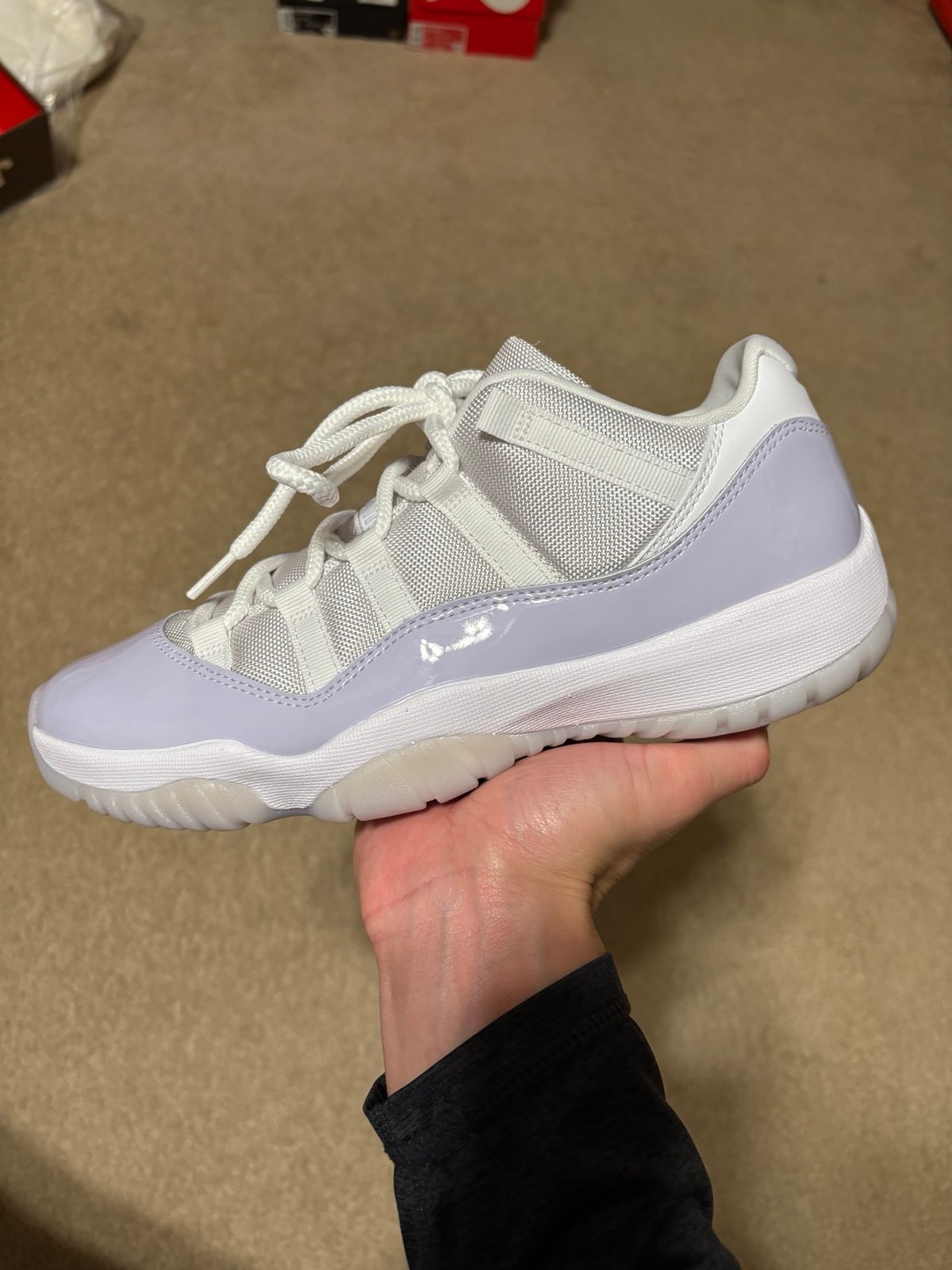 Size 9.5Y / 11 Womens - Air Jordan 11 Retro Low Pure Violet White