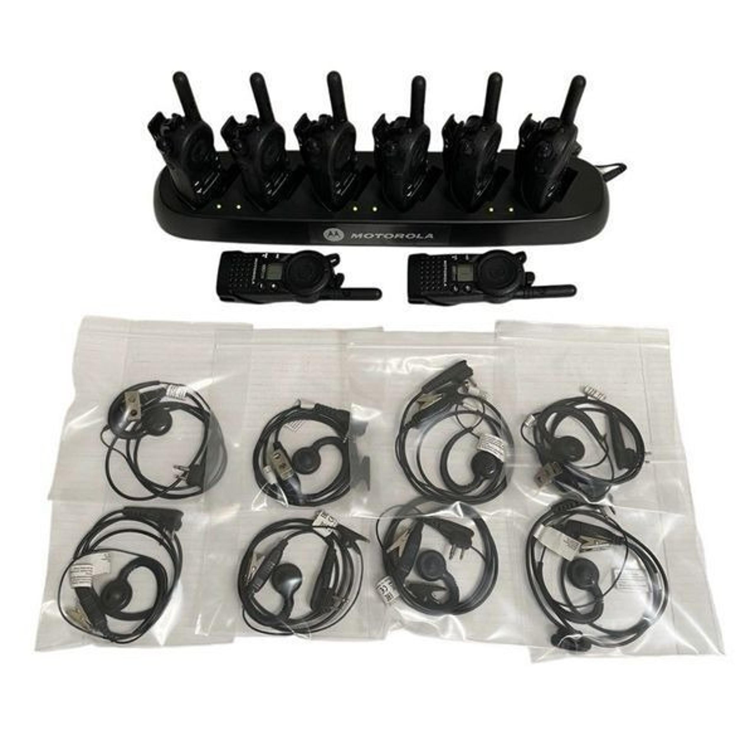 8 Motorola CLS1110 UHF Walkie Talkie 2 Way Radios Multi-Unit Charger 7 Mics READ