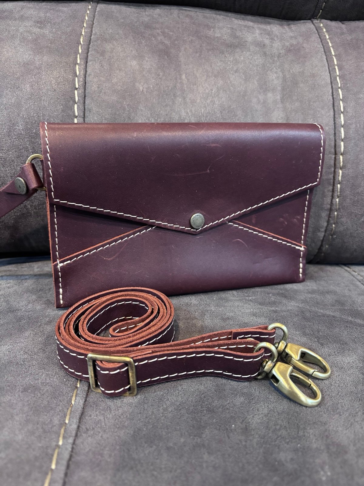 PORTLAND LEATHER ENVELOPE CONVERTIBLE CROSSBODY BROWN EUC