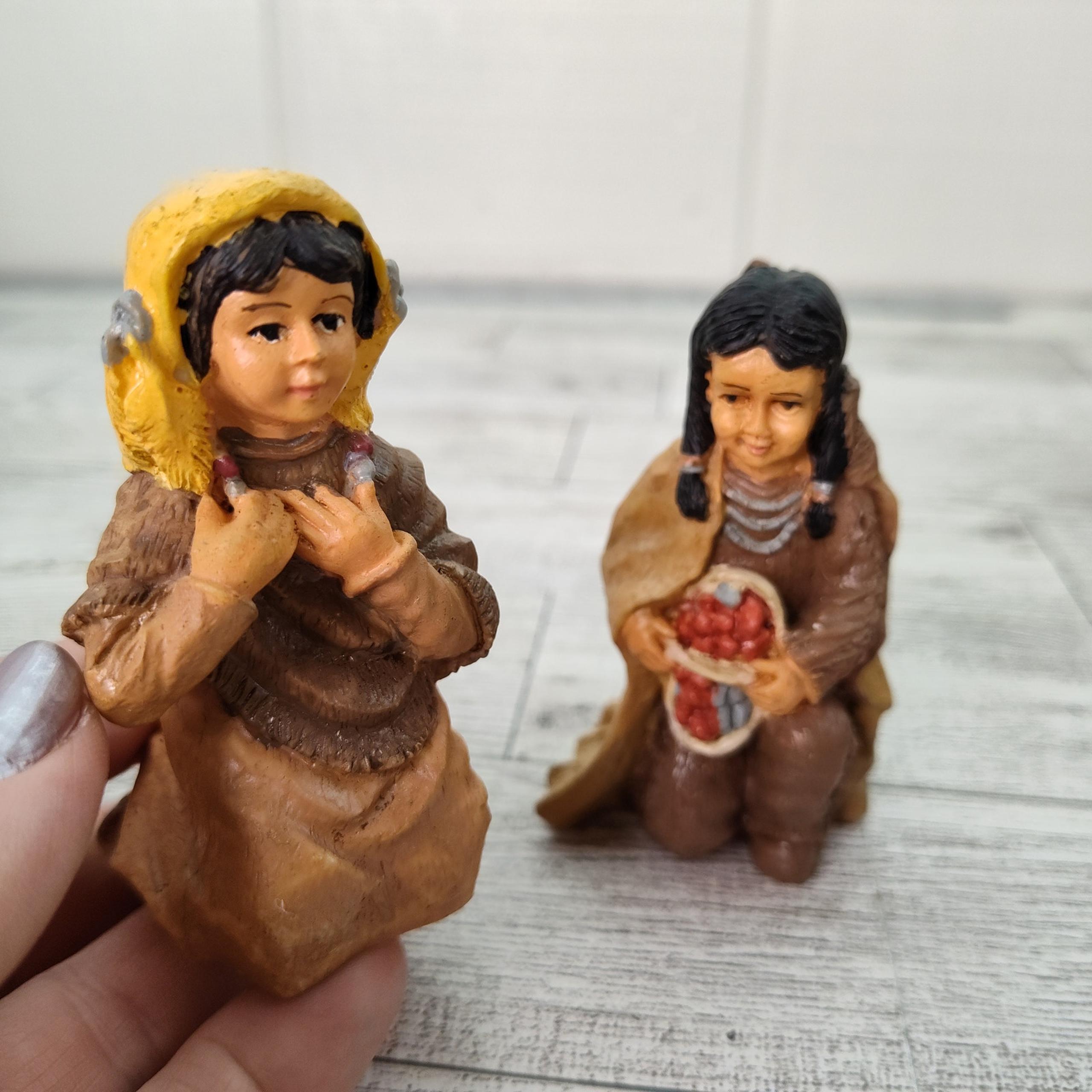Pair of Native American Indian Women Kneeling Figurines 3" Miniatures Home Decor