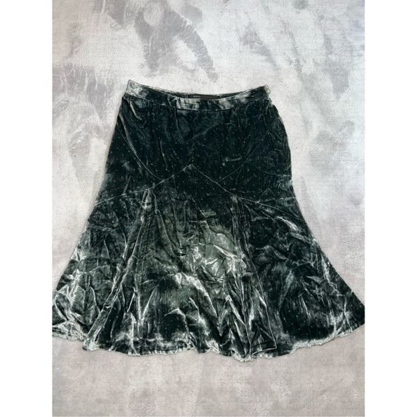 Women’s Green Velvet Whimsy Midi Skirt 2