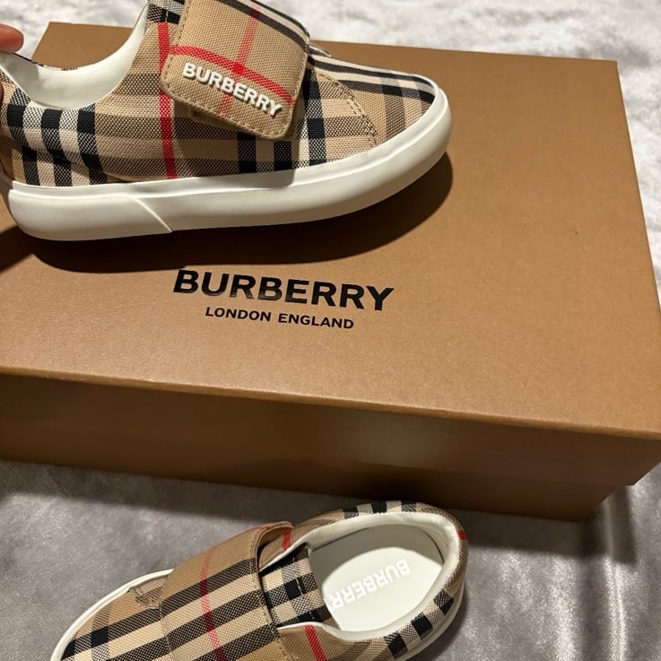 Burberry sneakers size 28 EU