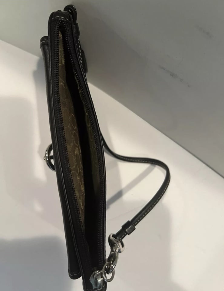 Vintage Coach Soho Black Leather Wristlet With Buckle Pocket Used With ❤️ Love!