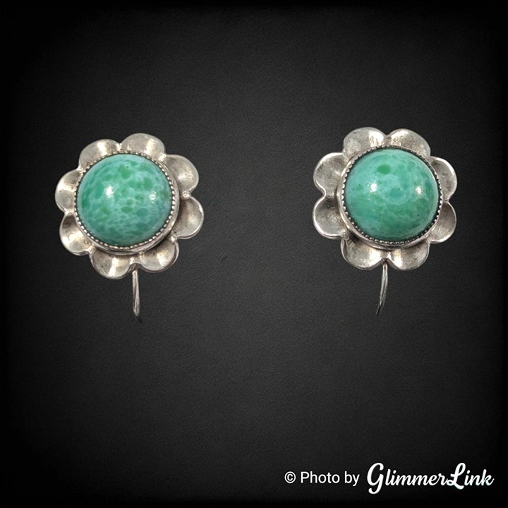 Vintage Floral Green Mottled Stone Cabochon Silver Plated Screw Back Earrings