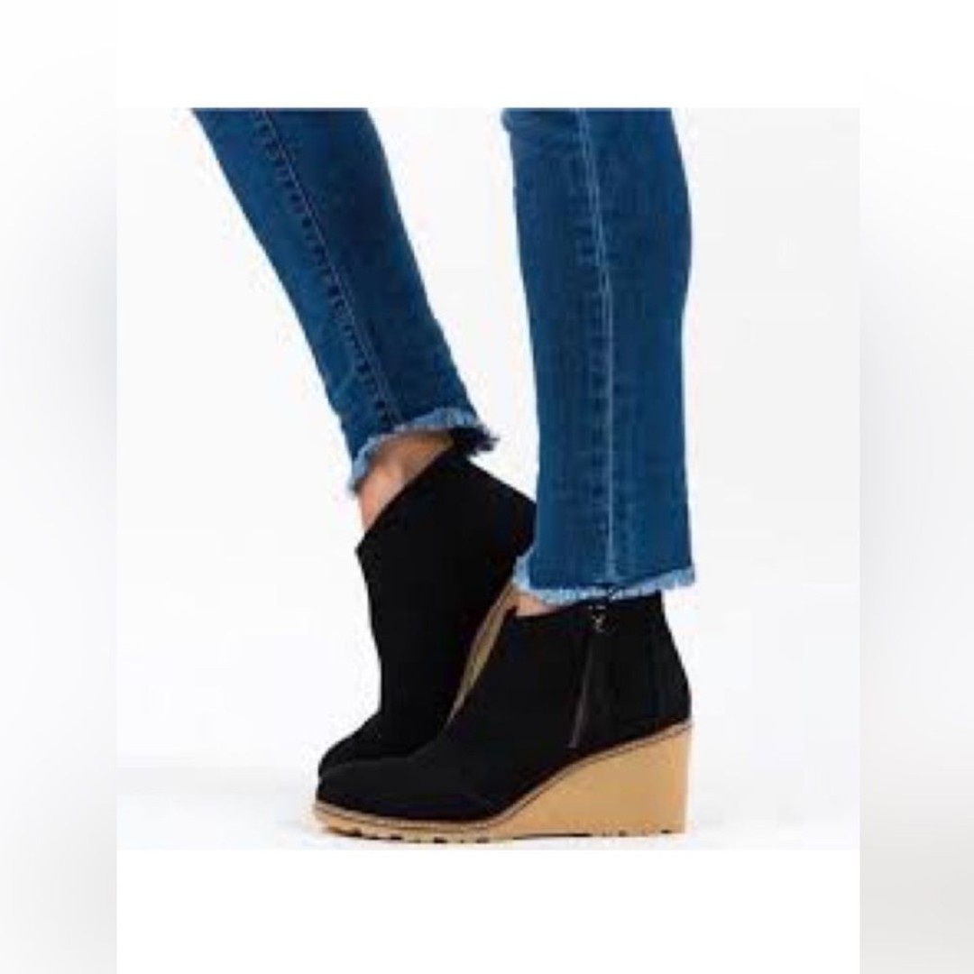 TOMS Avery Wedge Bootie in Black Suede - Size 8