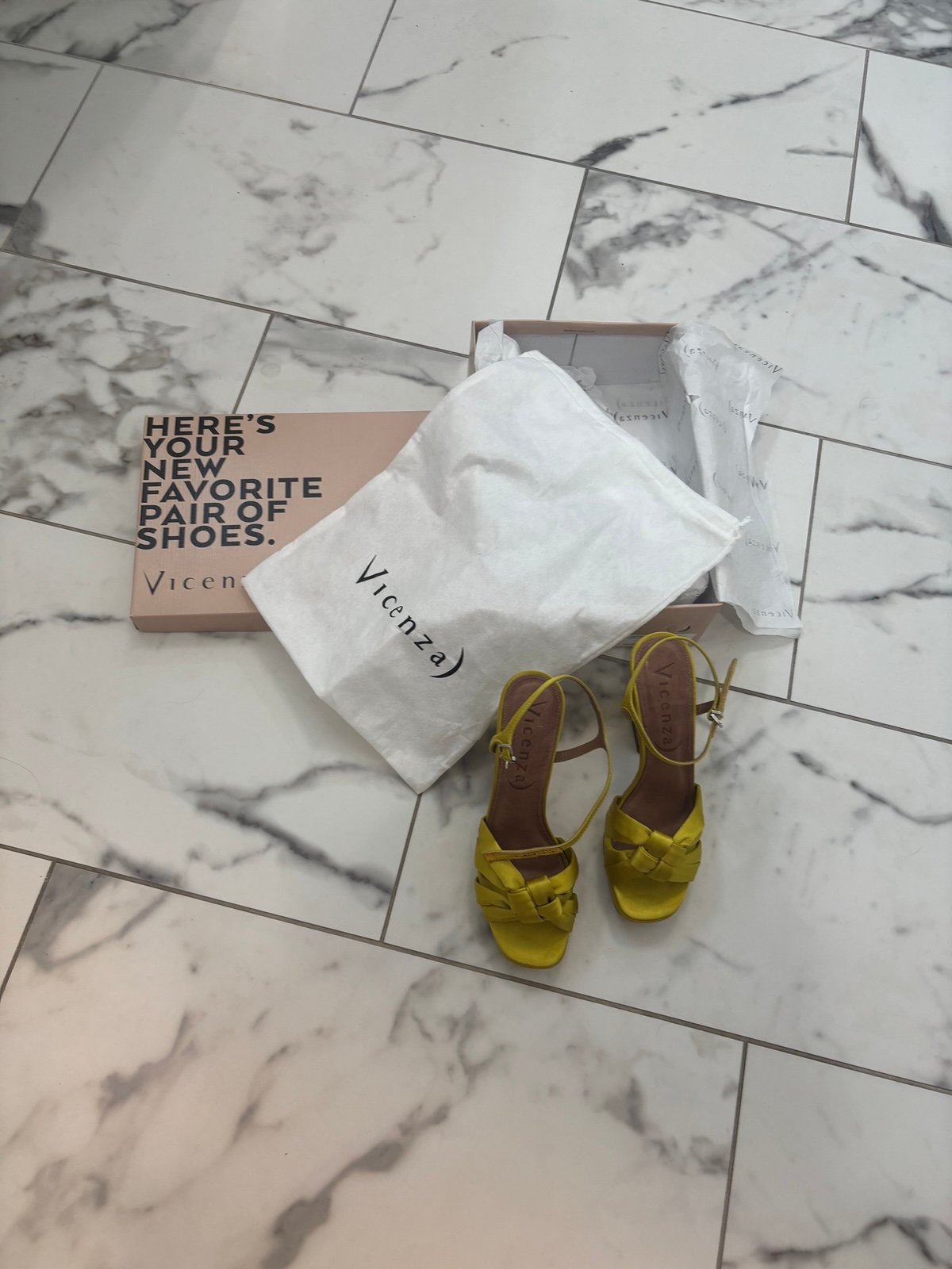 Vicenza Satin NEW in box citrine platform heels