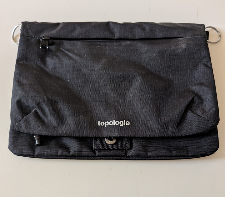 Black Topologie Flat Sacoche