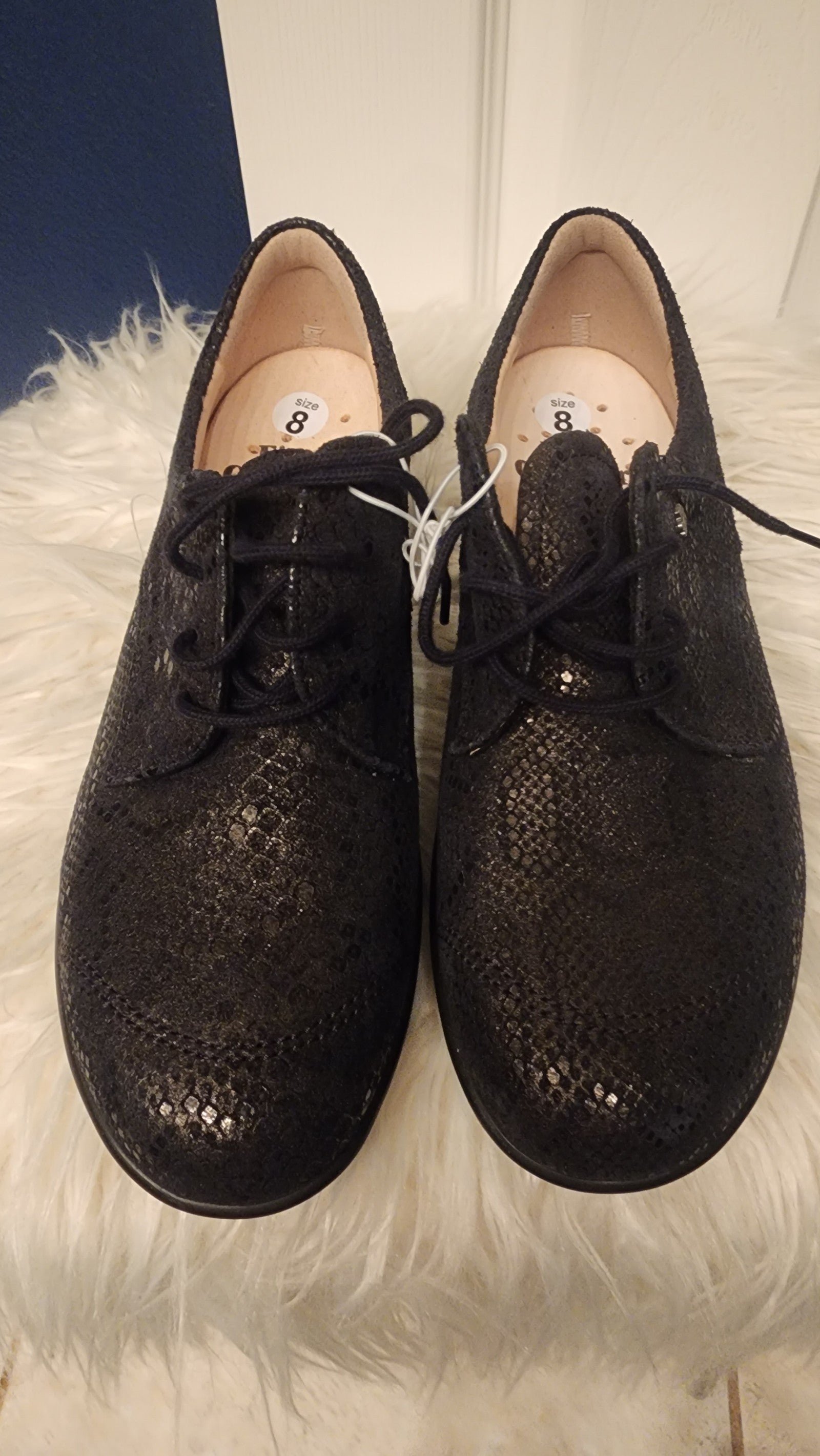 FINN Comfort snakeskin printed casual walking shoes in blk leather size 8