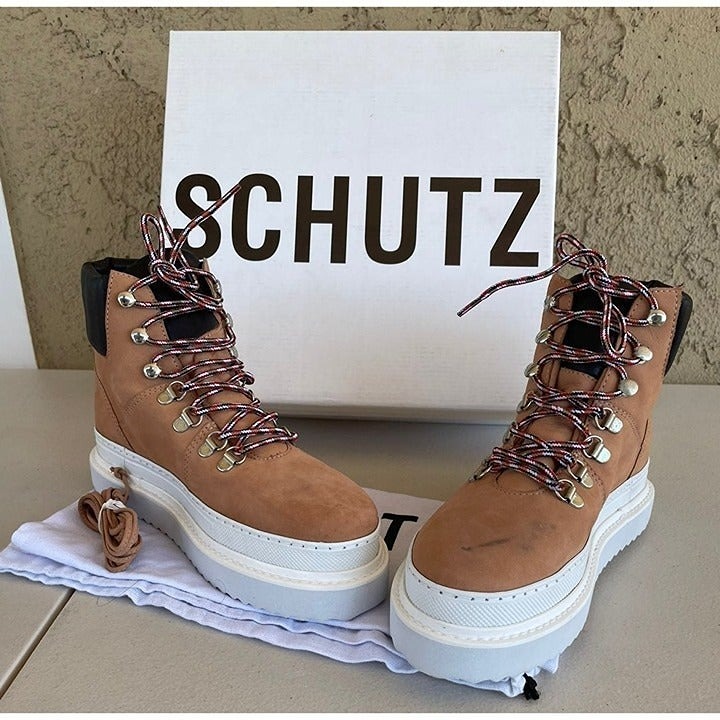 NIB SCHUTZ MARLUA PLATFORM LACE UP HONEY BEIGE BOOTS SZ 7.5B