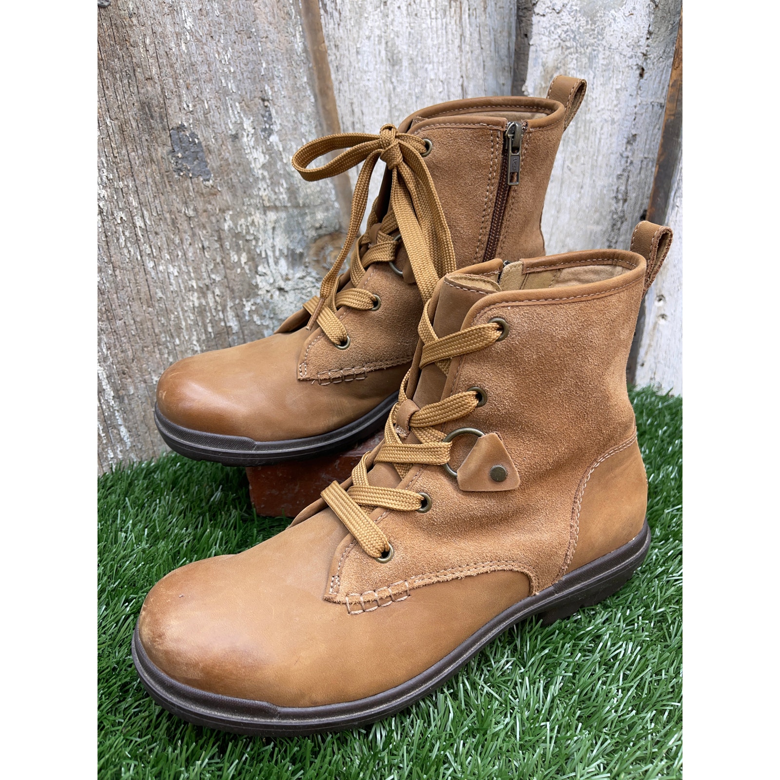 UGG Hapsburg Lace Boot Women's 9.5 Boots