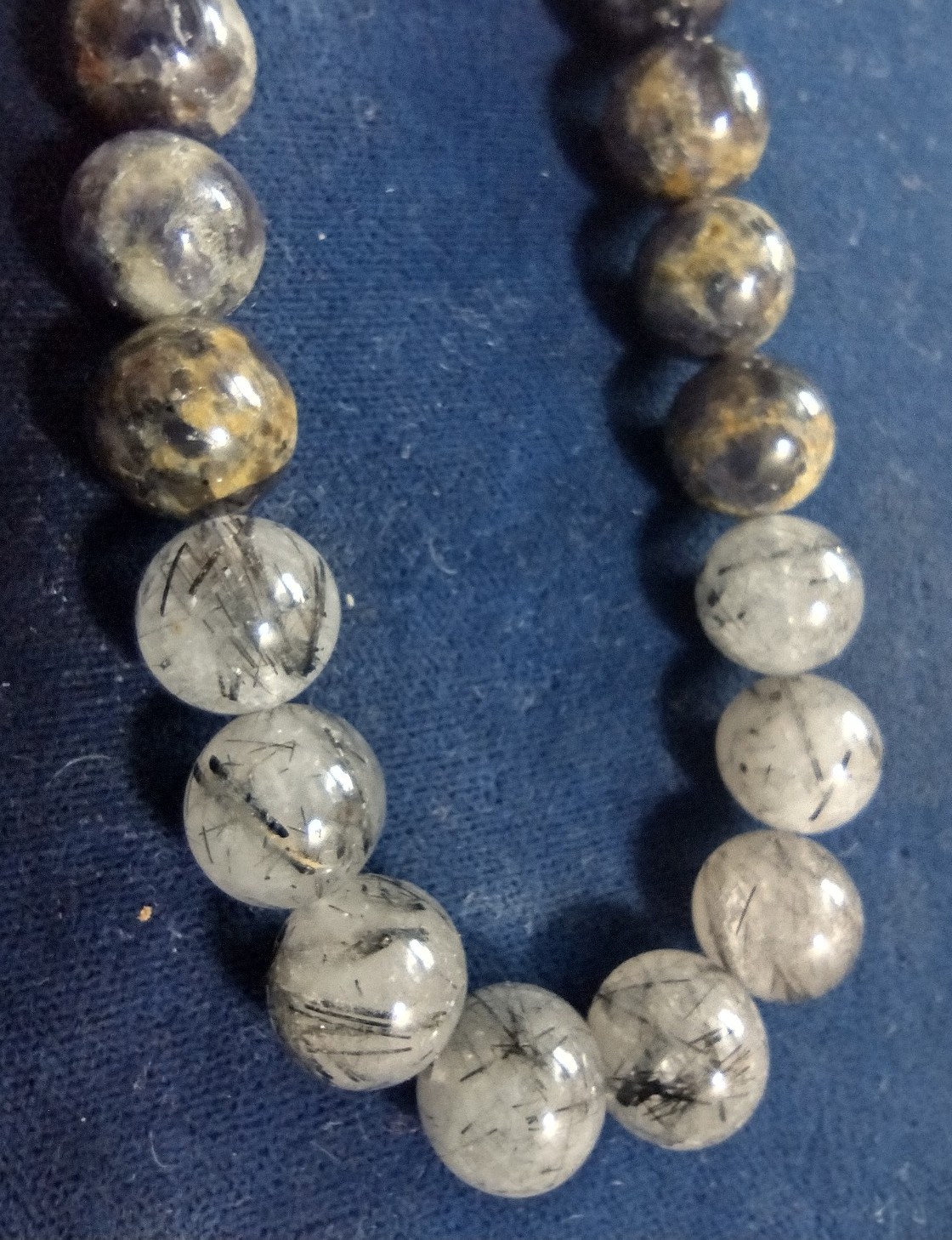 Crystal necklace: Caverns. bg 462