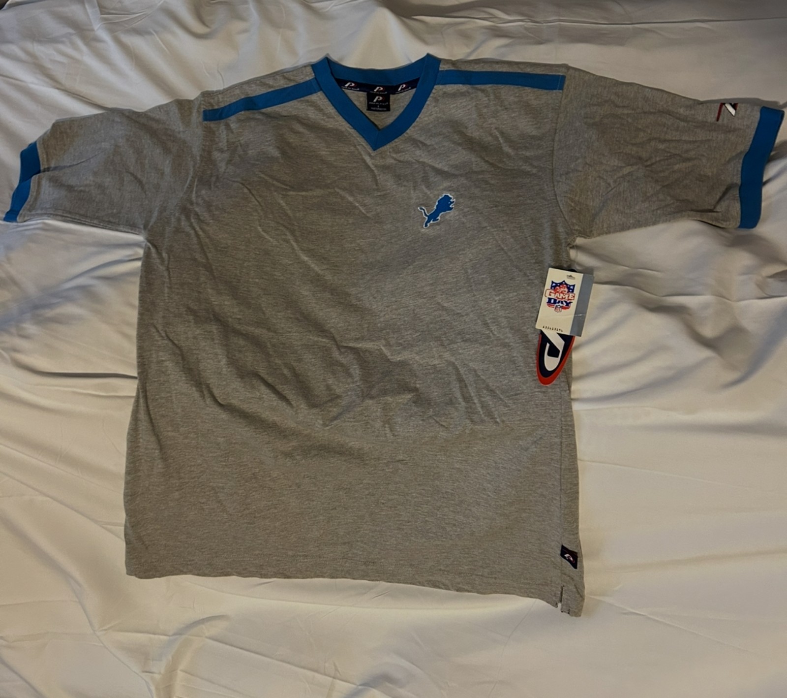 Lions men's Large and XL T-shirts and Jerseys