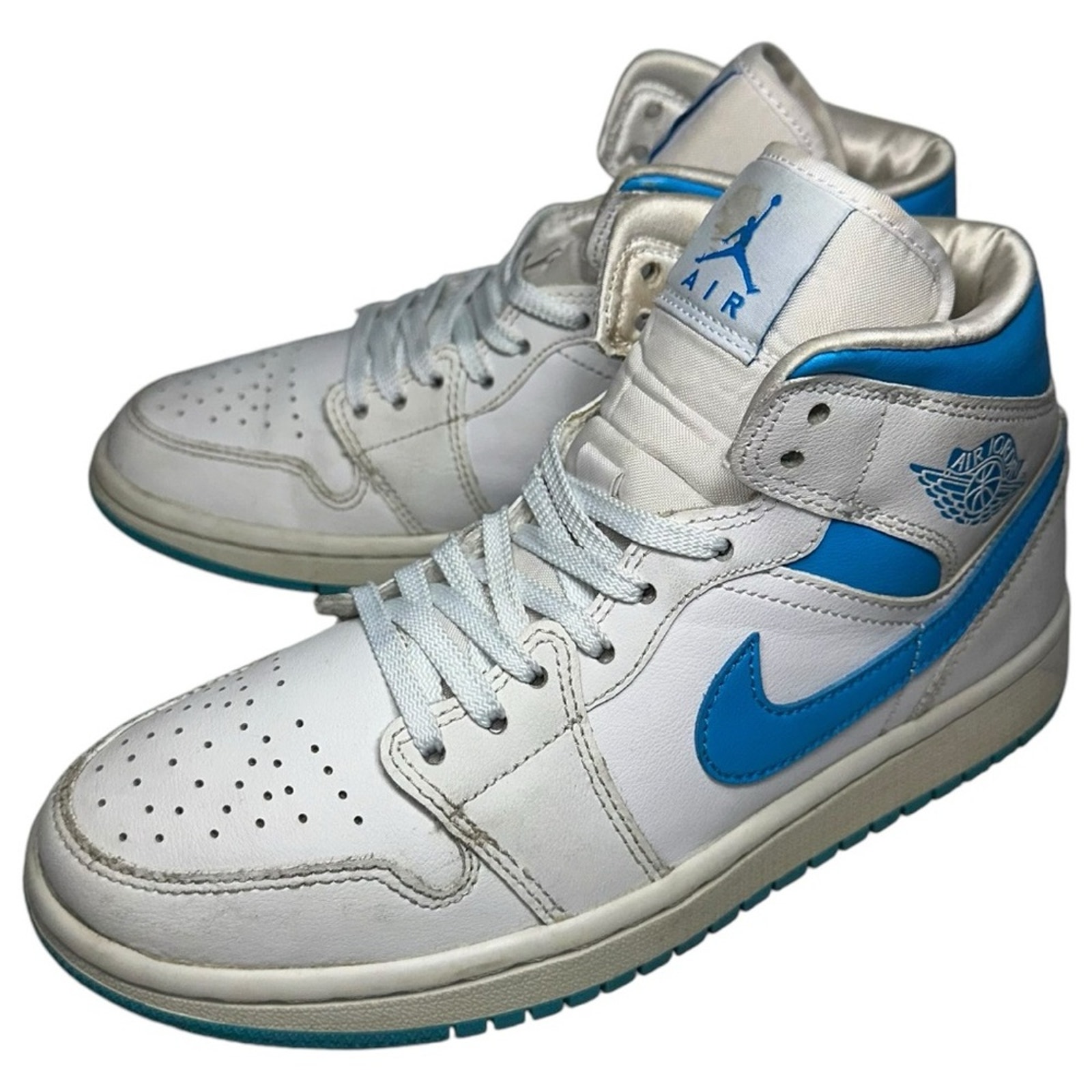 Nike Women’s Size 7 White Powder Blue Air Jordan 1 Mid Sneakers BQ6472-114