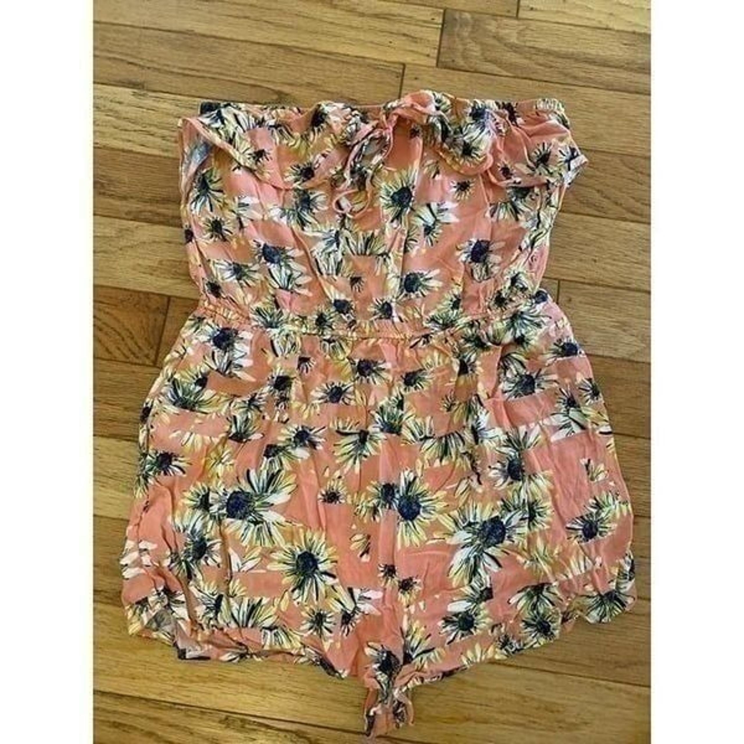 American Rag Junior's pink floral strapless floral elastic hem short romper sz L