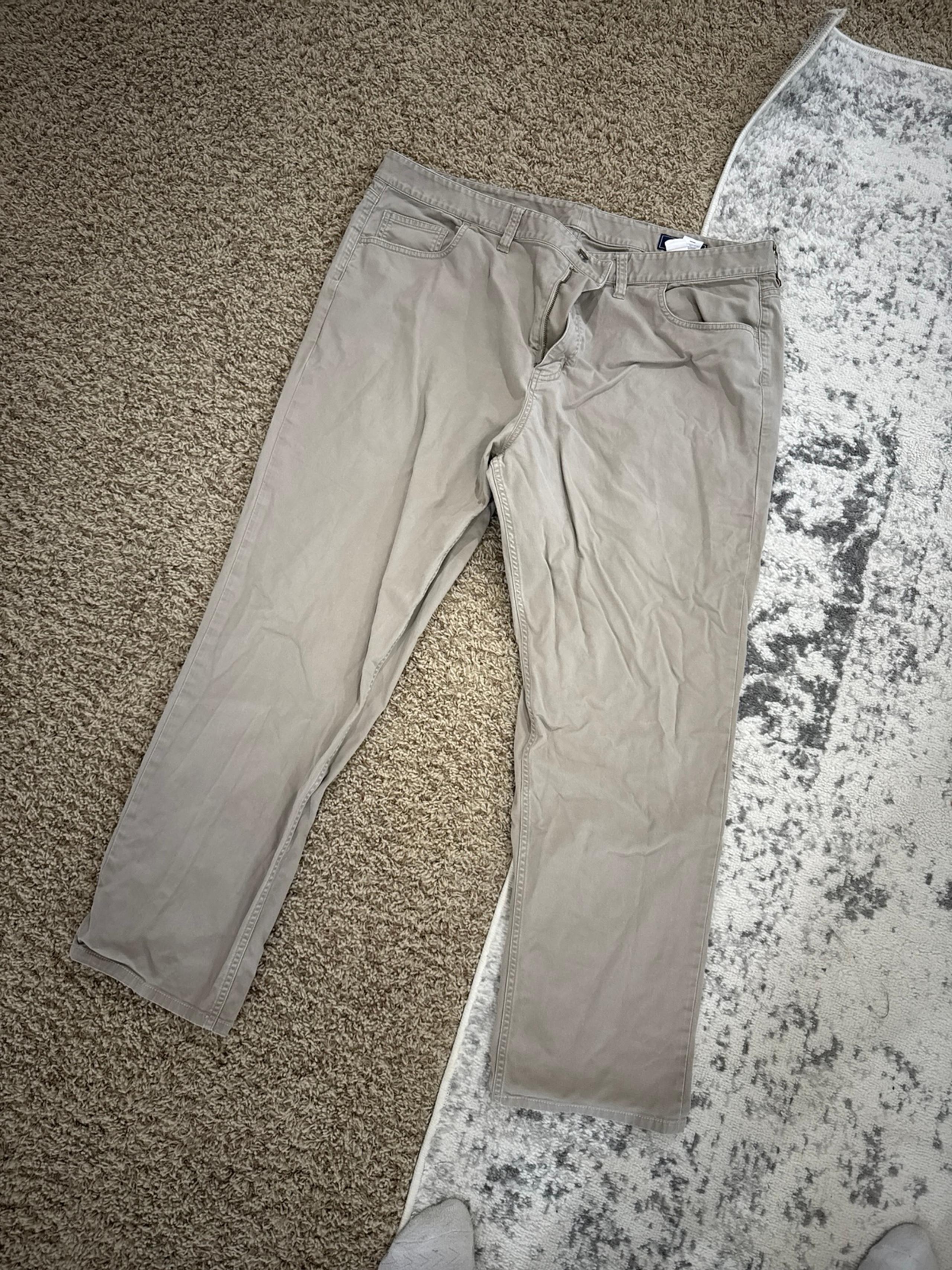 Men’s Vineyard Vine Khaki Chinos