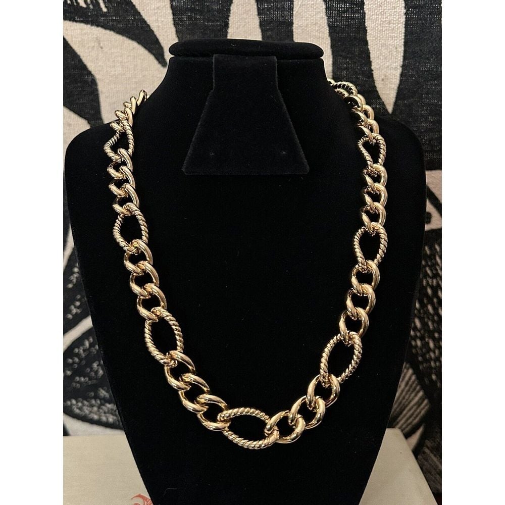 Vintage Trifari Chunky Gold Tone Chain 19 Necklace