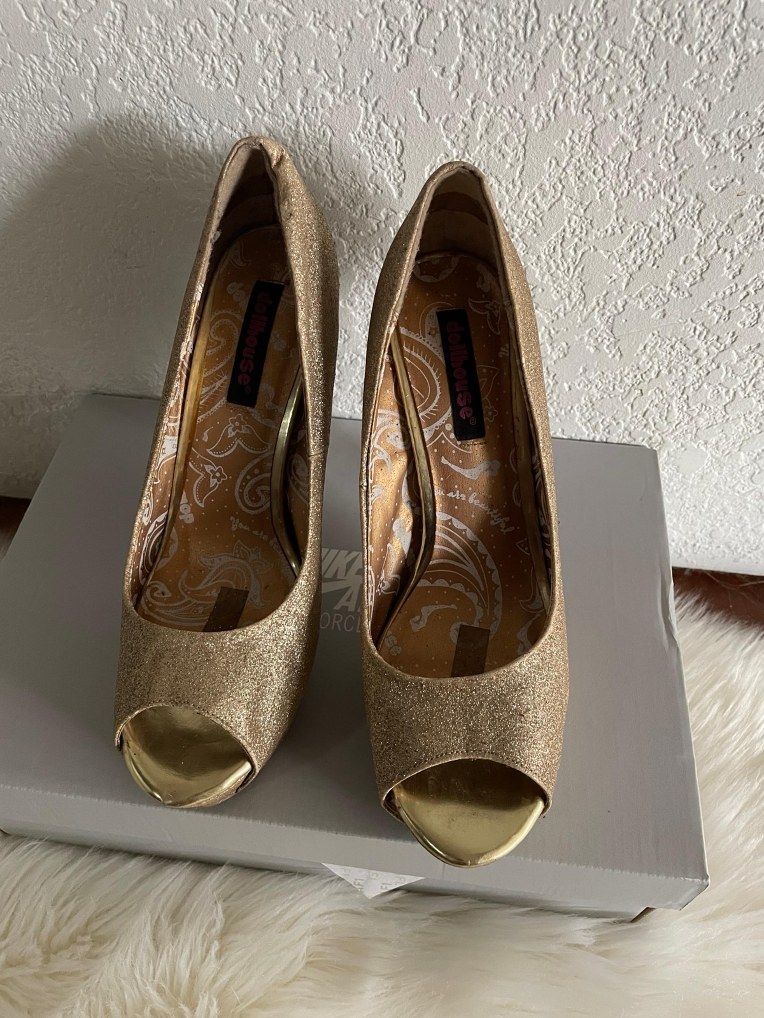Dollhouse peep toe pumps/heels
Glitter heels peep toe
Gold glitter