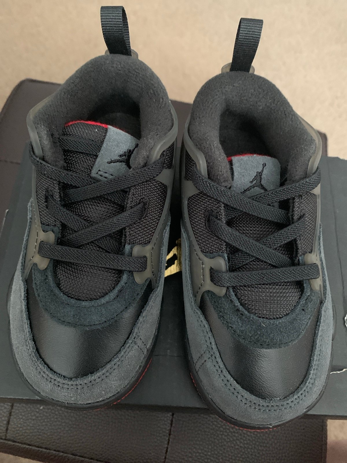 Jordan 4 RM Black/varsity red size 8c