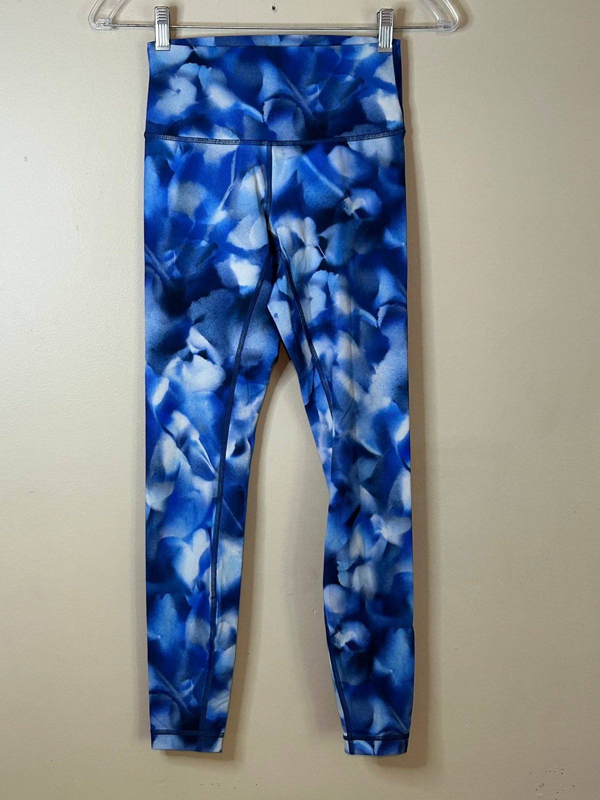 Lululemon size 4 Wunder Under Hi Rise full-on Luxtreme Blossom/wht/navy