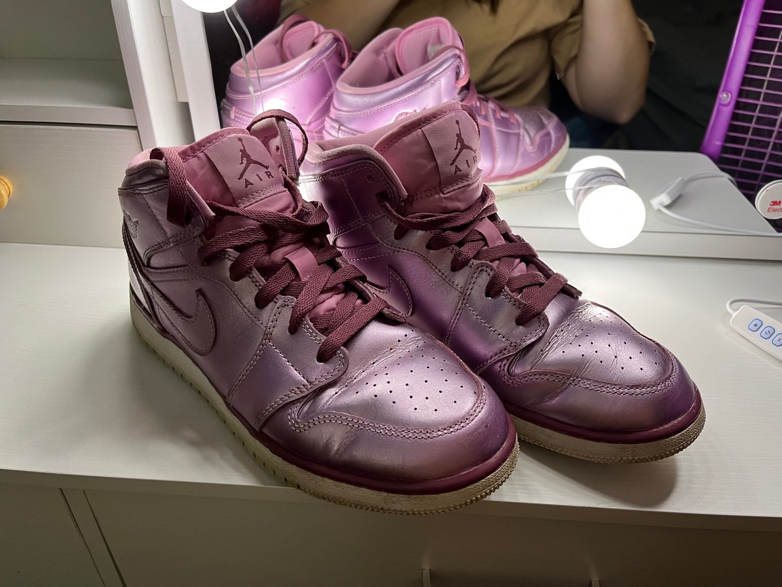Pink shiny deals jordans