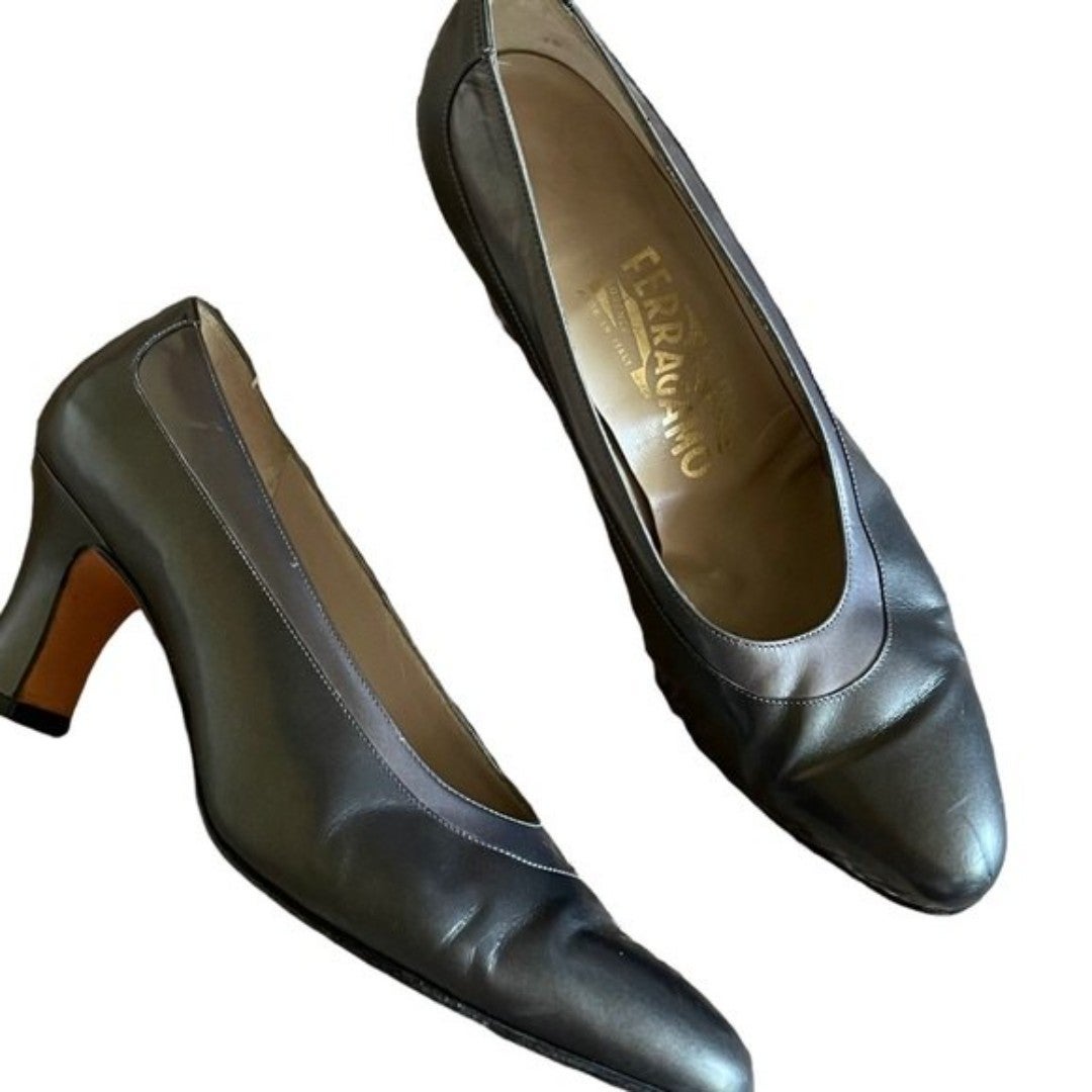 Salvatore Ferragamo Women's Closed Toe Leather Two Tone Heels Size 7.5