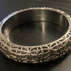 Kendra Scott Hagan Rhodium Filagree Logo Bangle Bracelet, Retired, in Mint Cond