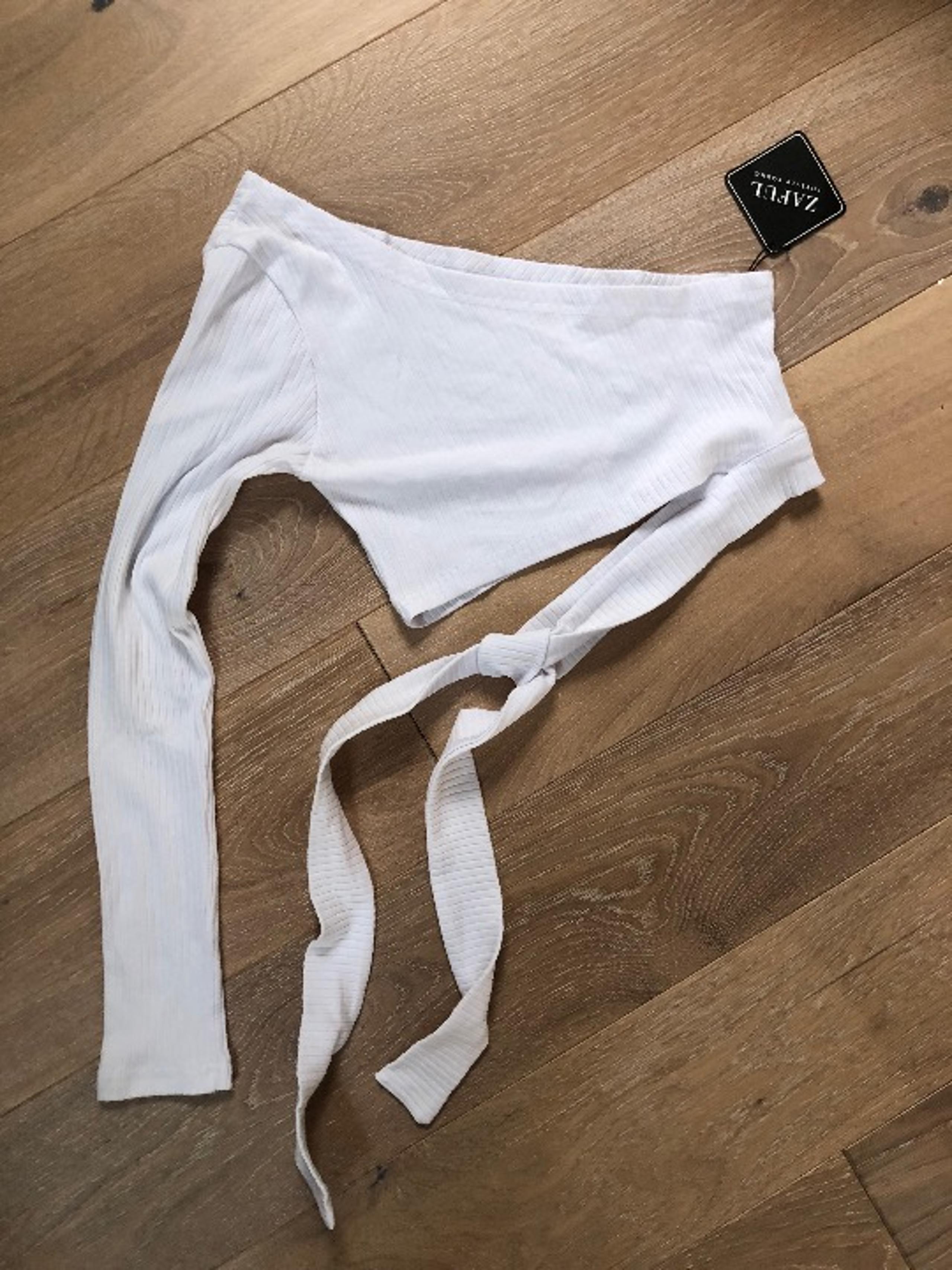 White. crop top XS