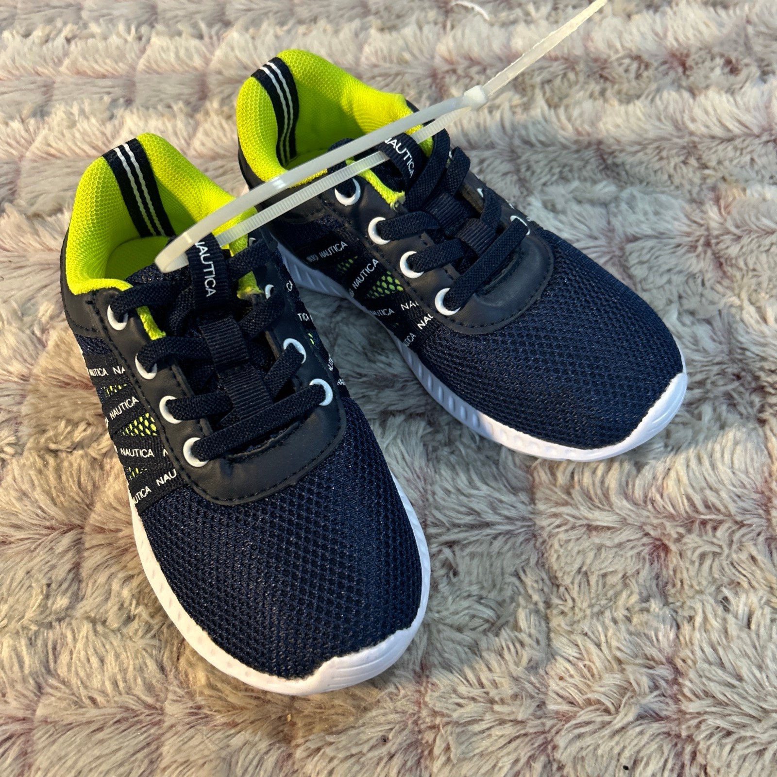 Boy’s Nautica sneakers size 10