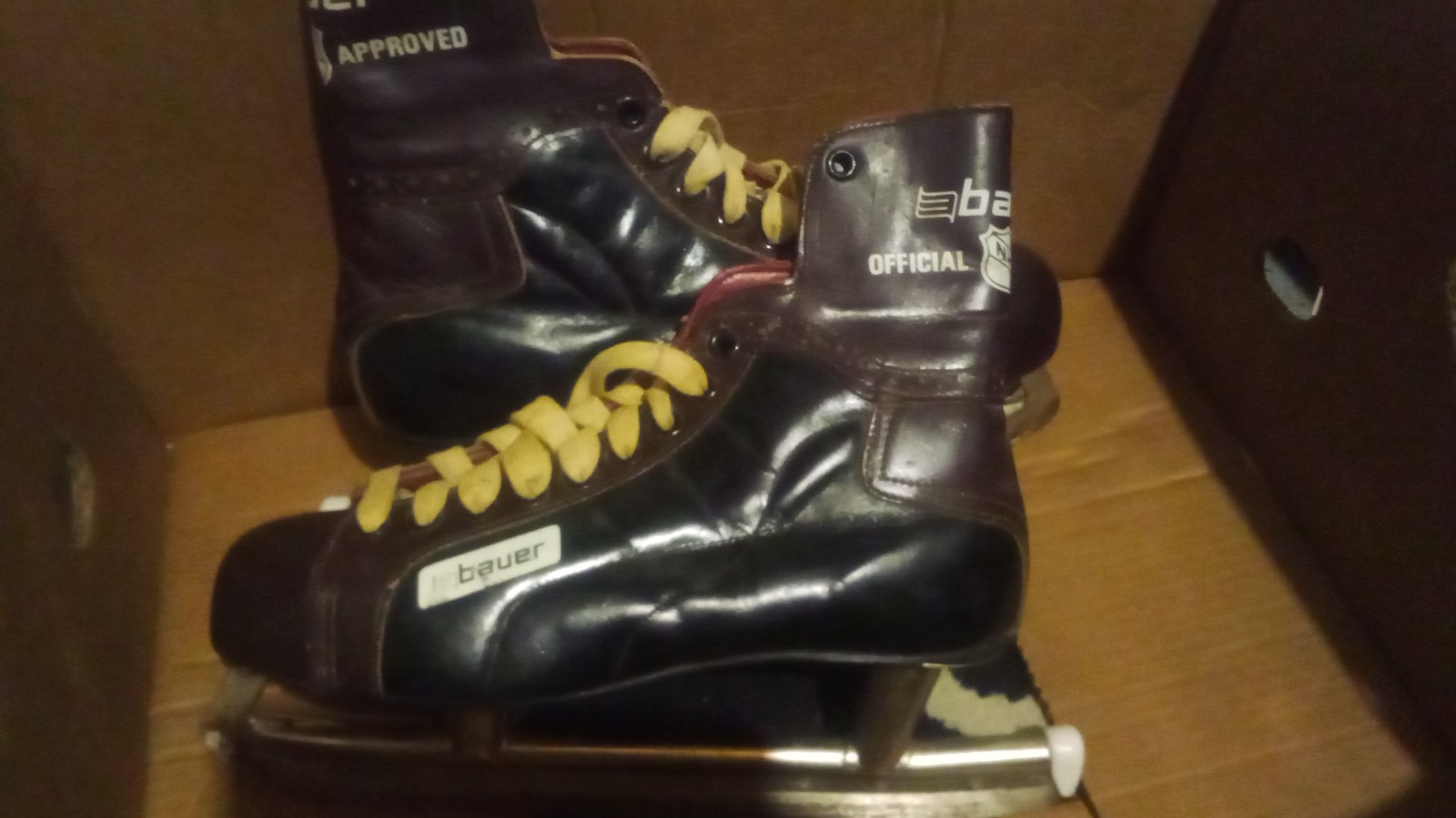 Vintage Bauer 8 1/2 Official NHL Hockey Skates