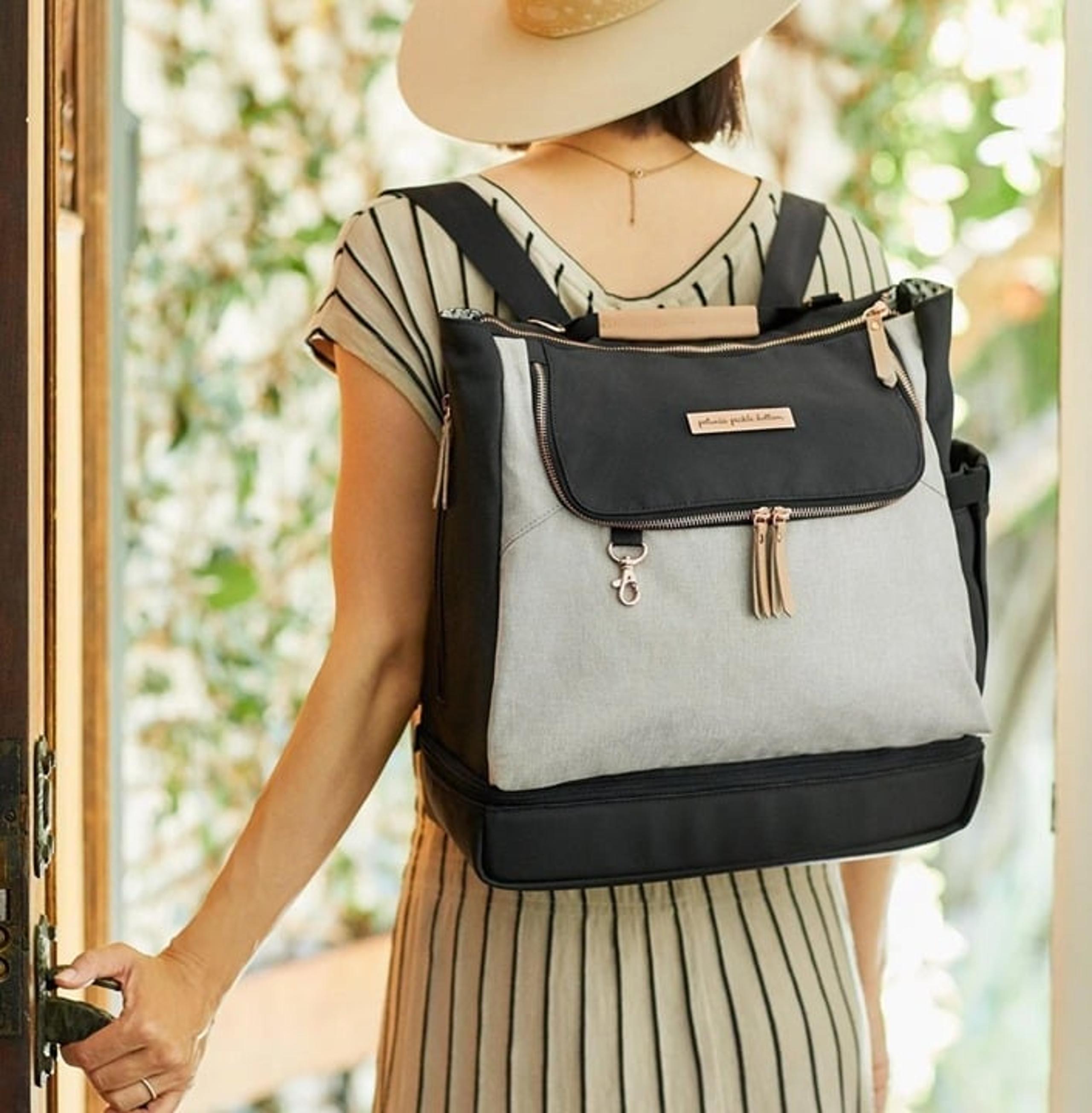 Fashionable Diaper Bag, Petunia Pickle Bottom, Pivot Pack, in Black/Sand NWO