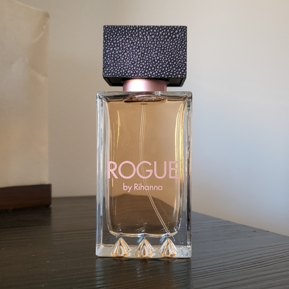 Rihanna ROGUE 4.2oz Eau de Parfum EDP