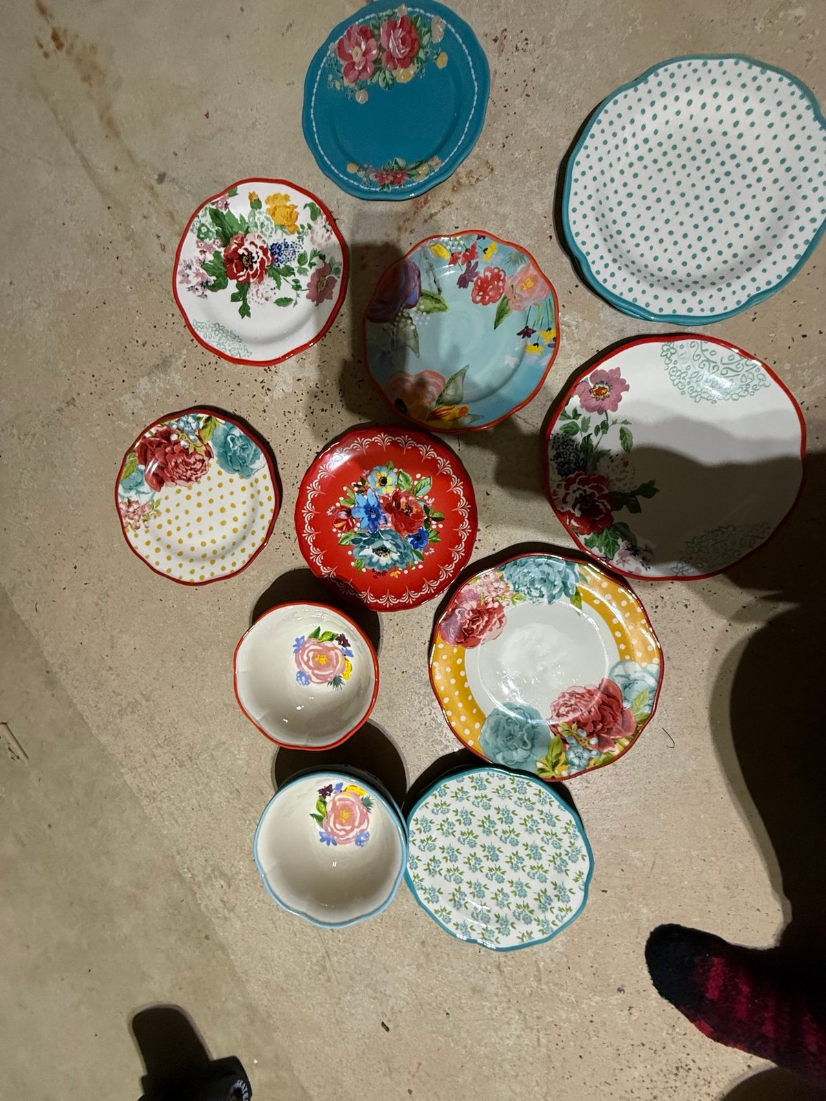 Pioneer woman plates and bowls