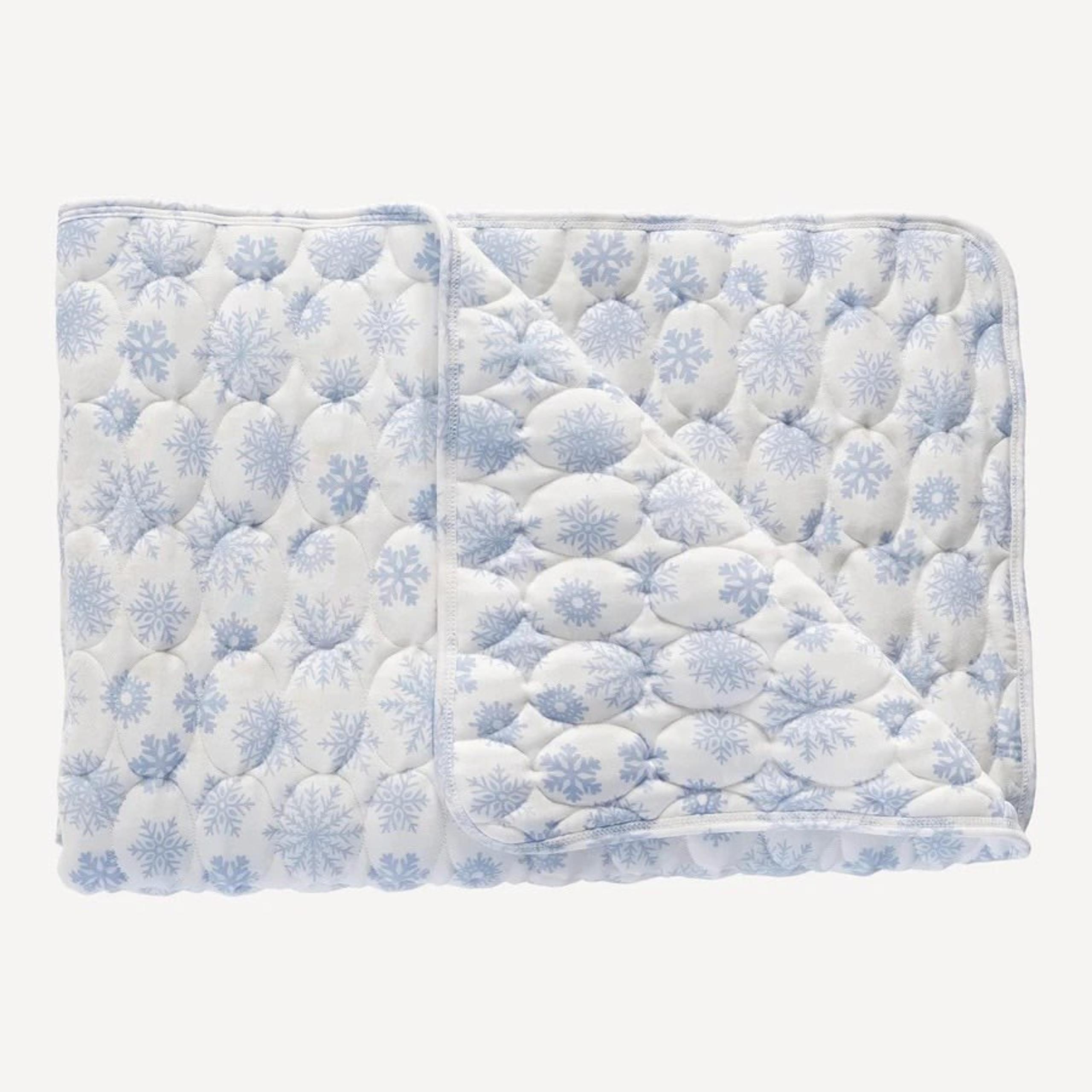 Kate Quinn blue Snowflake Stroller Quilt
