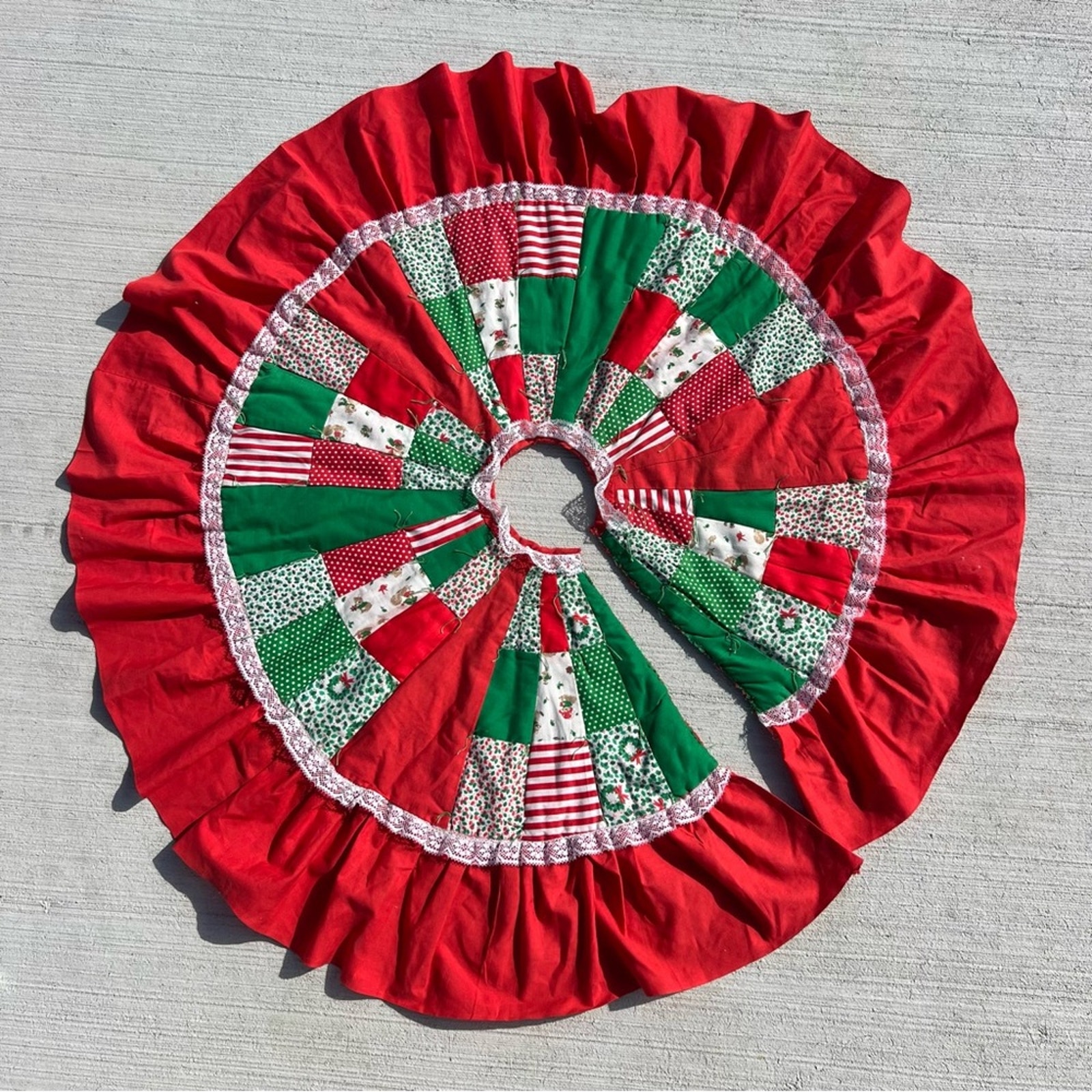 Vintage Christmas Patchwork Puff Quilted Ruffle Tree Skirt Handmade